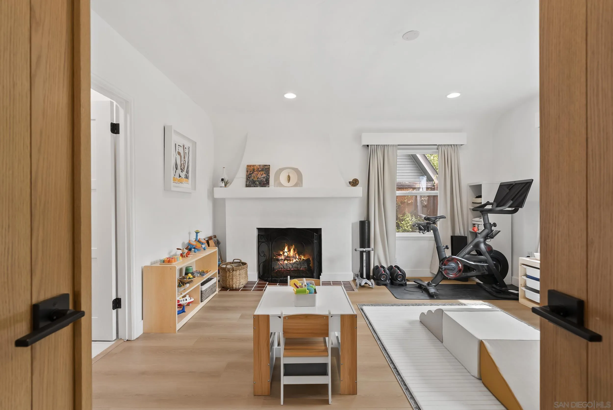 https://cdn.realtyfeed.com/cdn/127/260020030/c141a5b102b183341d9e7085b4131dee.webp