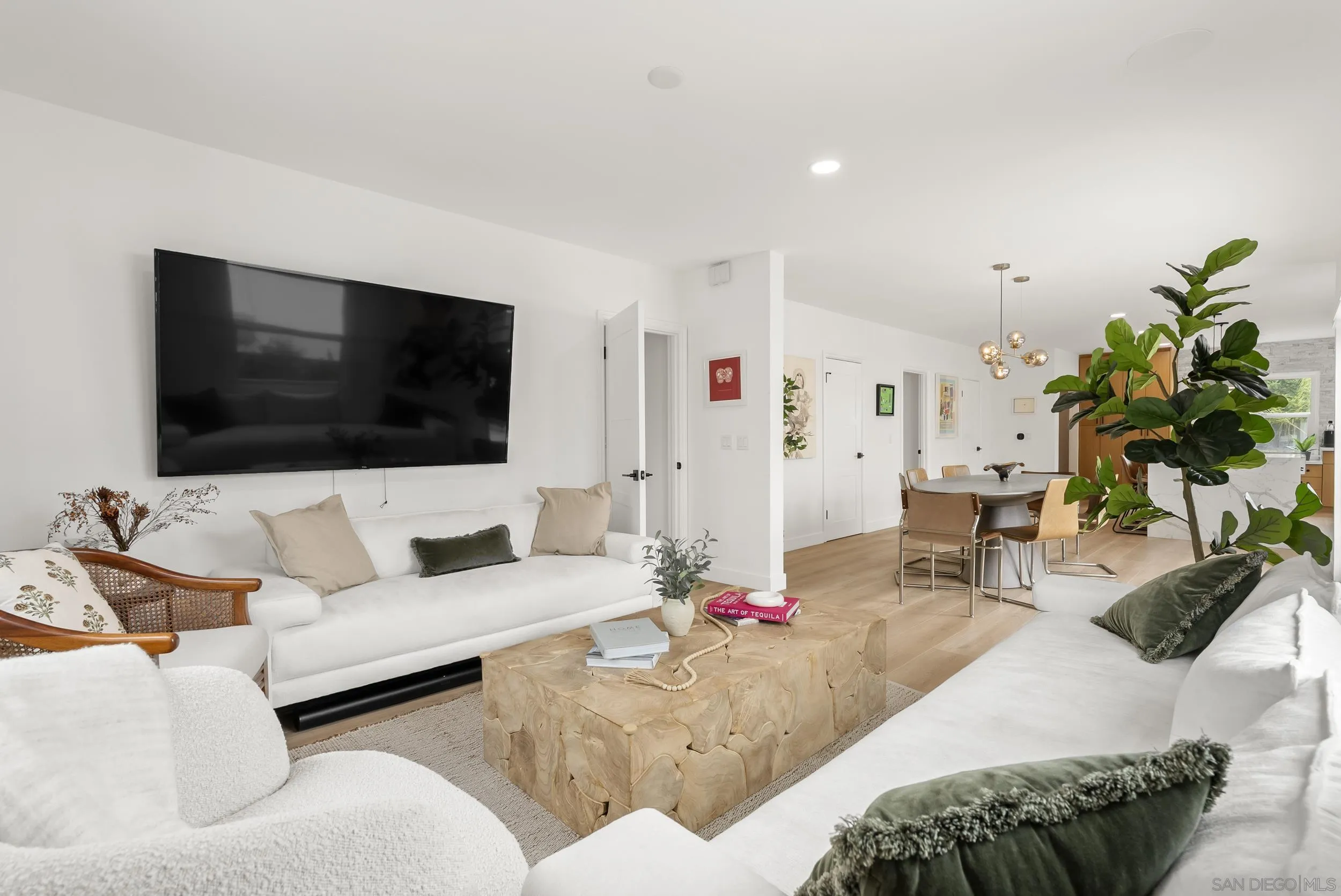 https://cdn.realtyfeed.com/cdn/127/260020030/dcf5d47eb6154e99bbb854c1a8185e22.webp