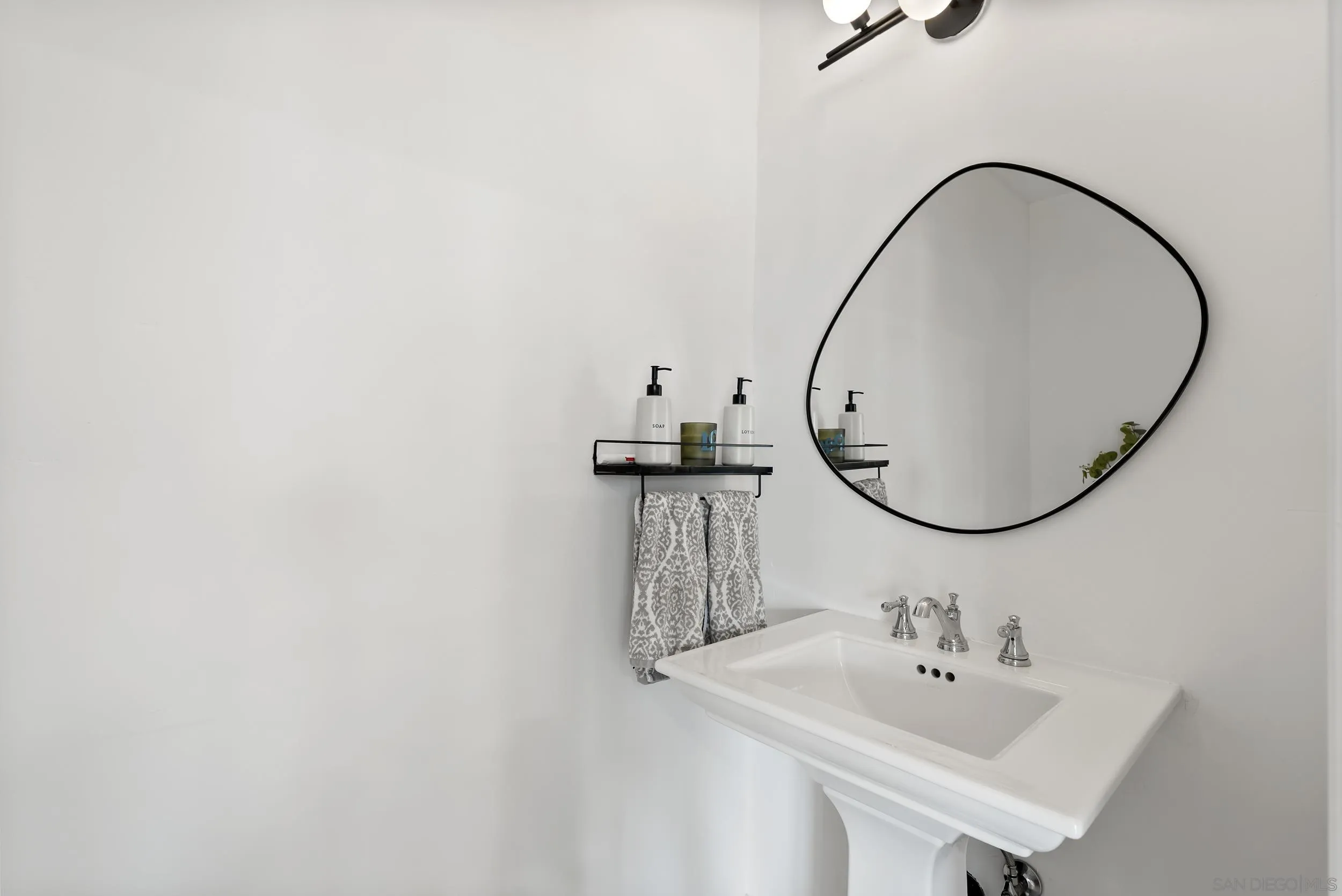 https://cdn.realtyfeed.com/cdn/127/260020030/e246ba11cc3f097ab7e62e1a45418572.webp