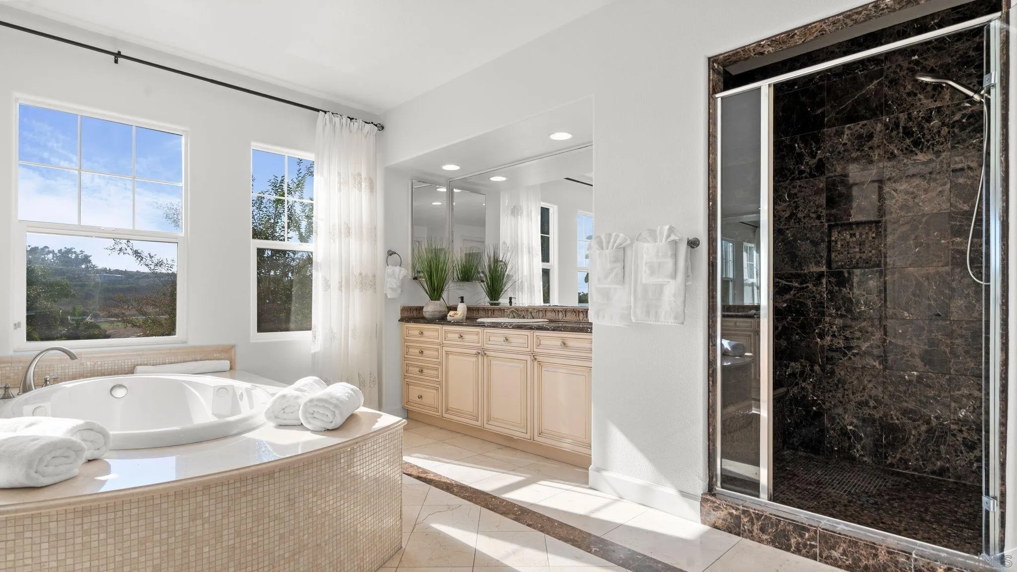 https://cdn.realtyfeed.com/cdn/127/260020031/1087a122772258ee44d3ac0d629dd7ba.webp