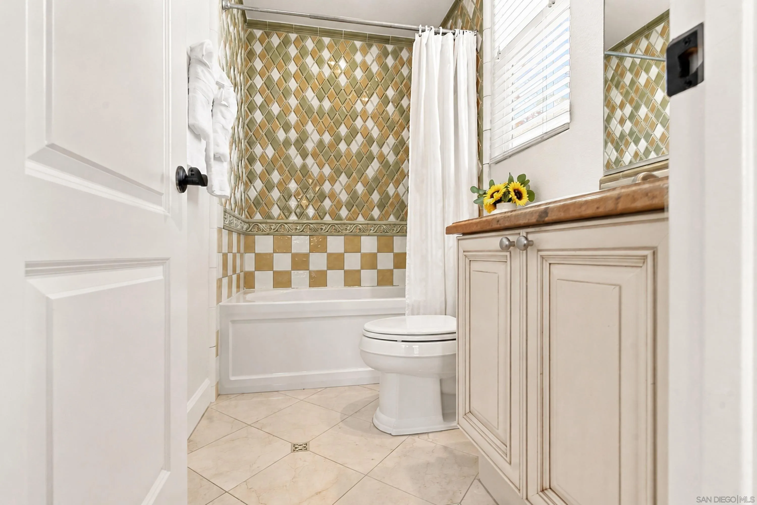https://cdn.realtyfeed.com/cdn/127/260020031/245f13df6669b1b71f7b8eb3147f2ec4.webp