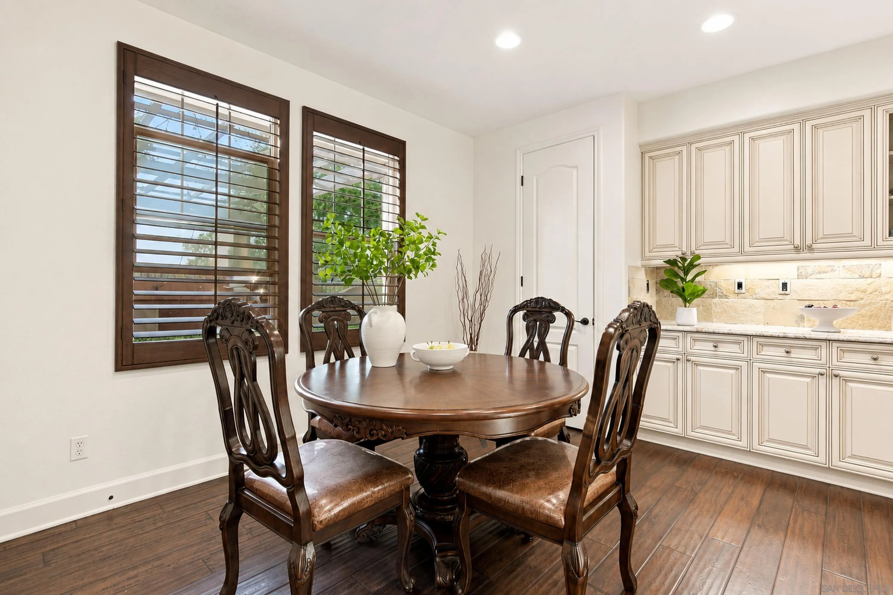 https://cdn.realtyfeed.com/cdn/127/260020031/b893eb7e1daabc4fc79a45716dba45cf.webp