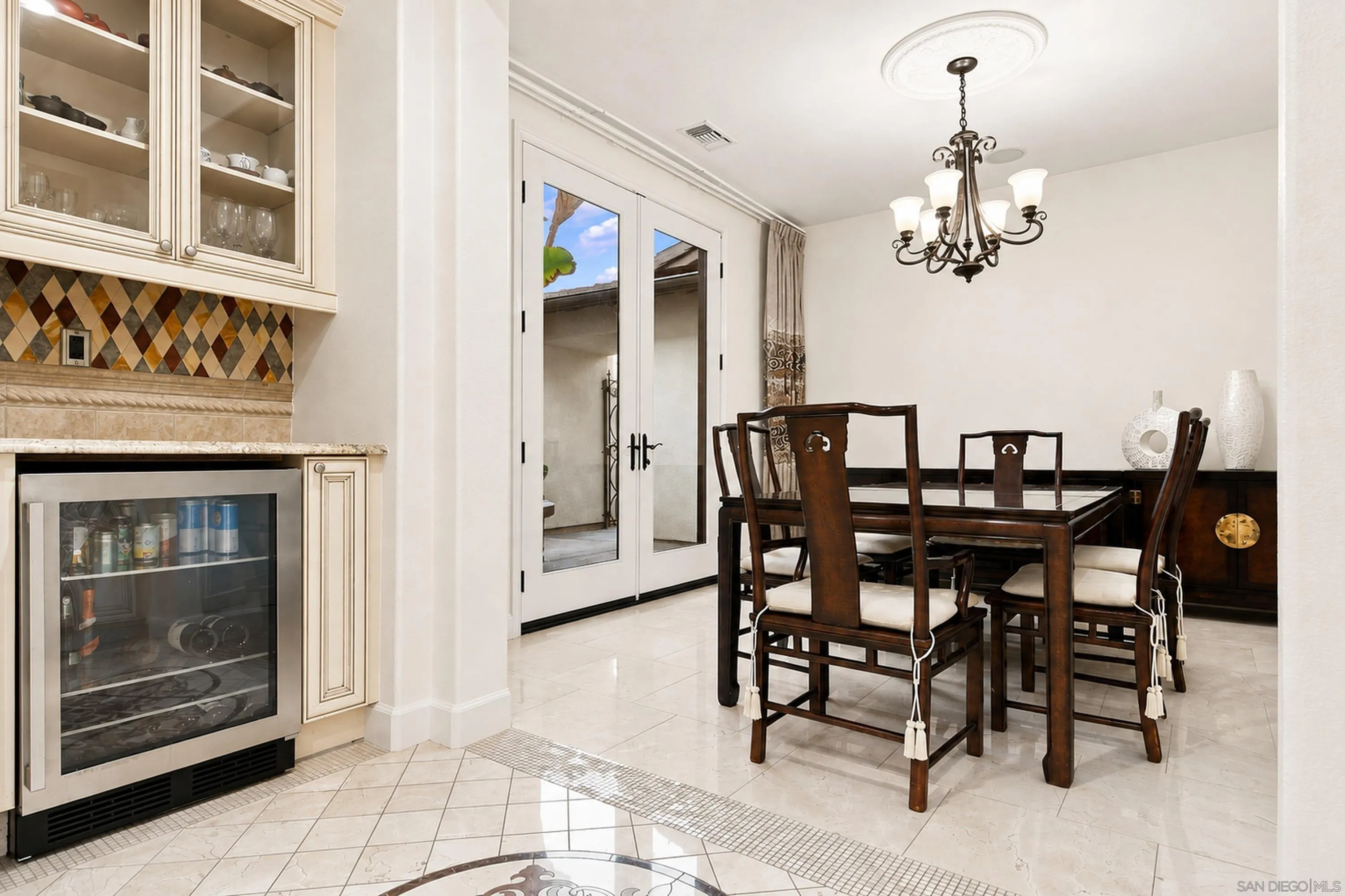 https://cdn.realtyfeed.com/cdn/127/260020031/c670ea6bfc8087b31a73e422fd3d82ce.webp