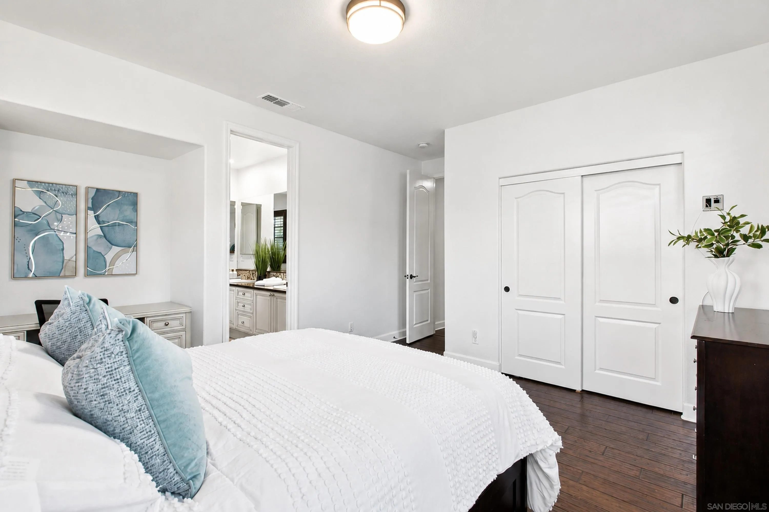 https://cdn.realtyfeed.com/cdn/127/260020031/e4738108cdad4bdb05983dc01c800580.webp