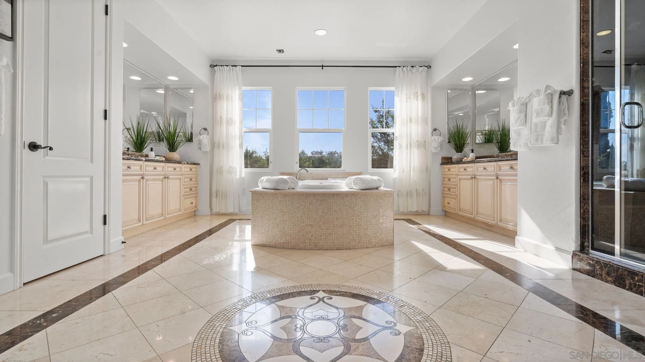 https://cdn.realtyfeed.com/cdn/127/260020031/efefe58668d9c13d4774313e36a5ea30.webp