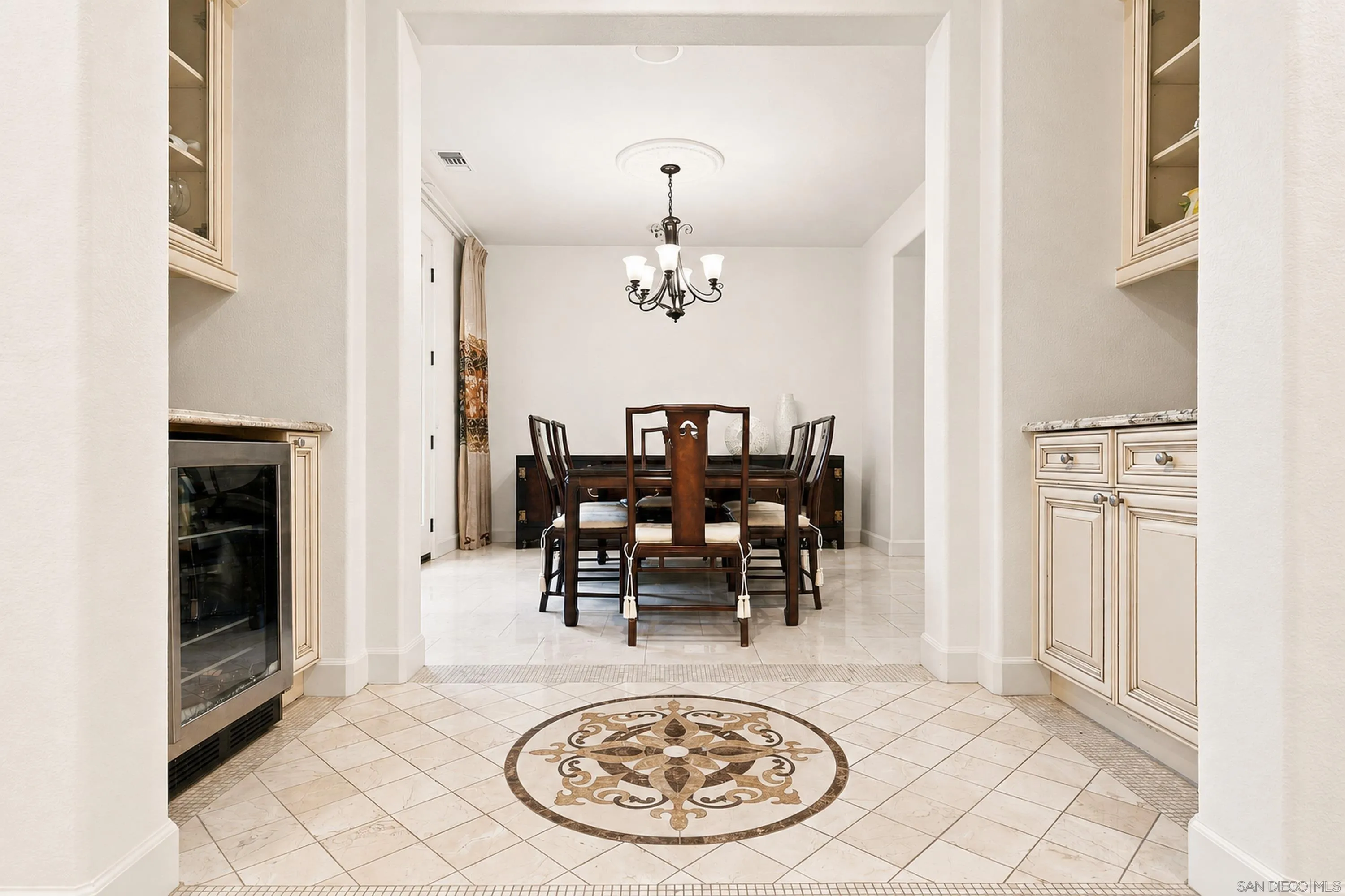 https://cdn.realtyfeed.com/cdn/127/260020031/f77efa8919569b40d147e295a2e6b2a3.webp