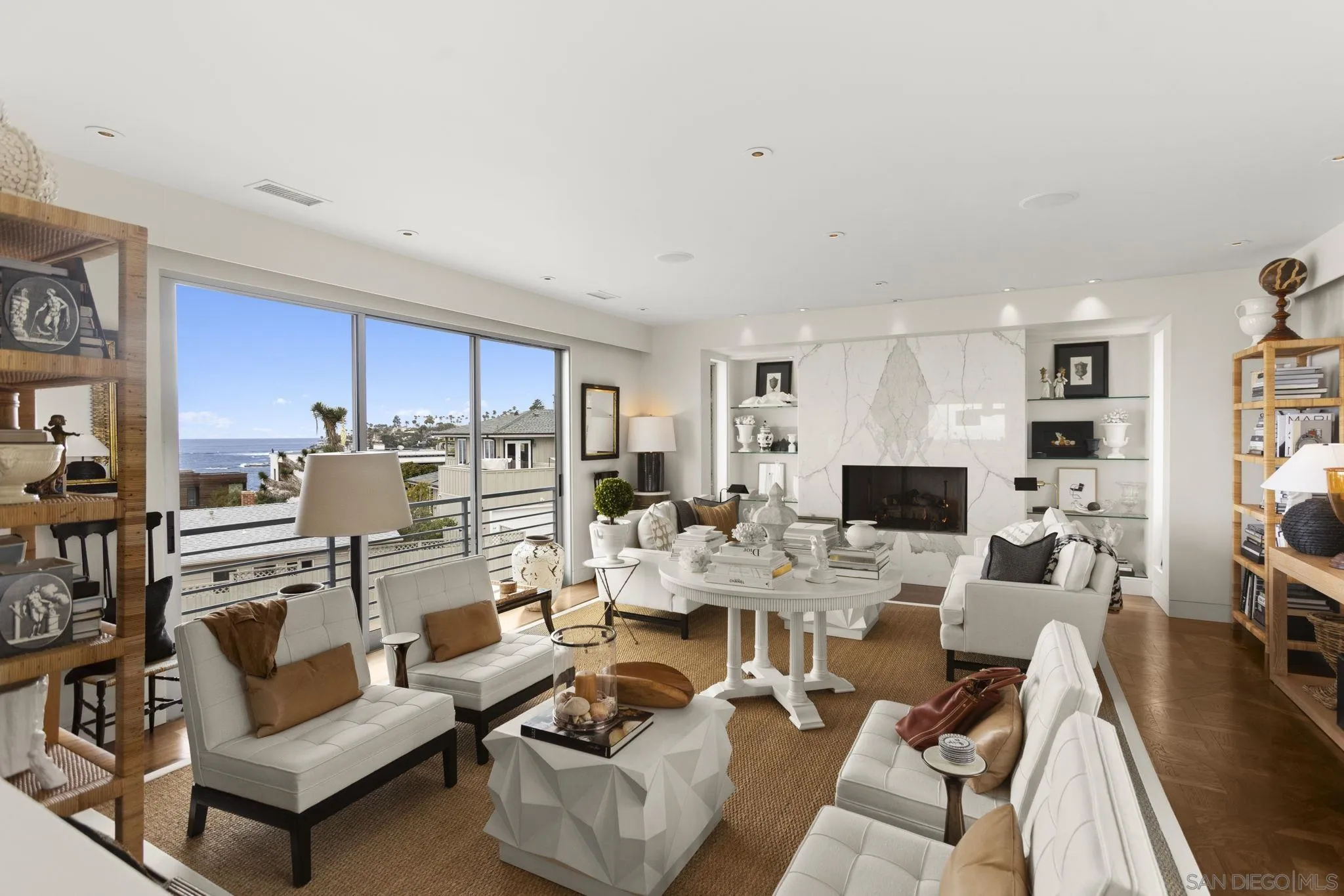 https://cdn.realtyfeed.com/cdn/127/260020036/221279dc8b3f034a8608f96f84d401b1.webp