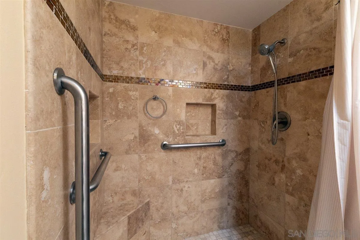 https://cdn.realtyfeed.com/cdn/127/260020038/24bce78cf040405b47a74efcb67099d4.webp
