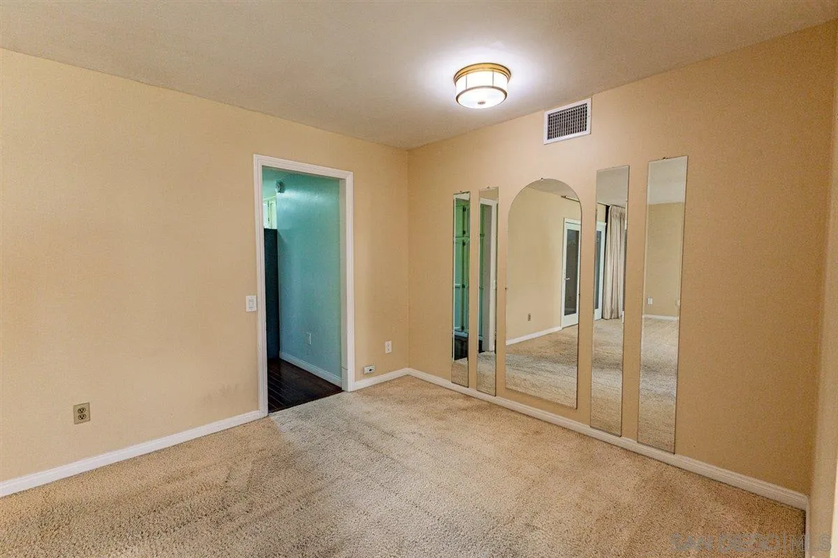 Photo #11: 260020038 Listing: Photo #11