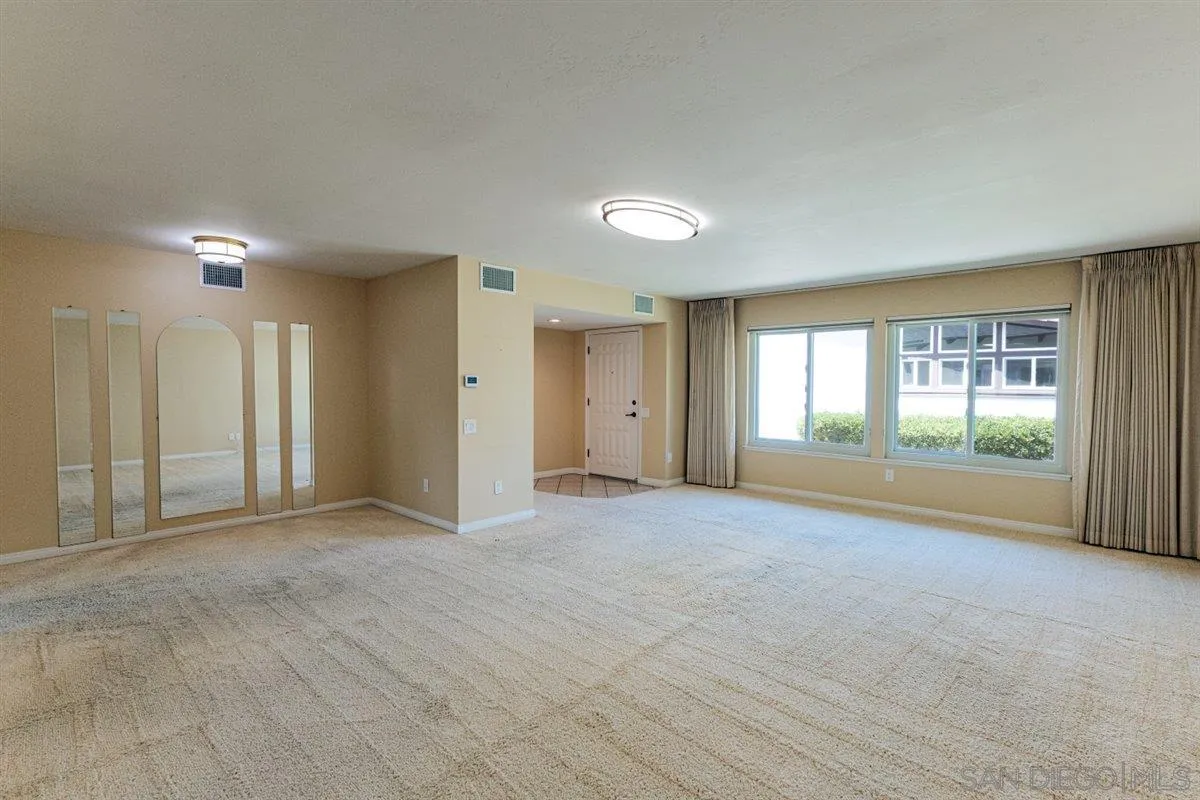 Photo #7: 260020038 Listing: Photo #7