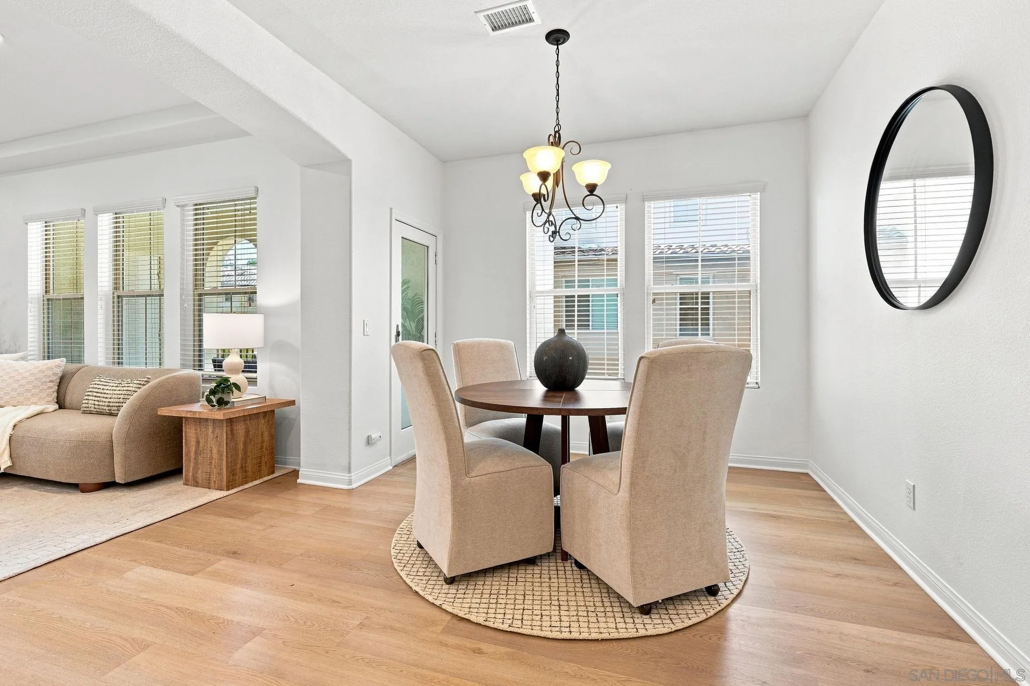 Photo #8: 260020040 Listing: Photo #8