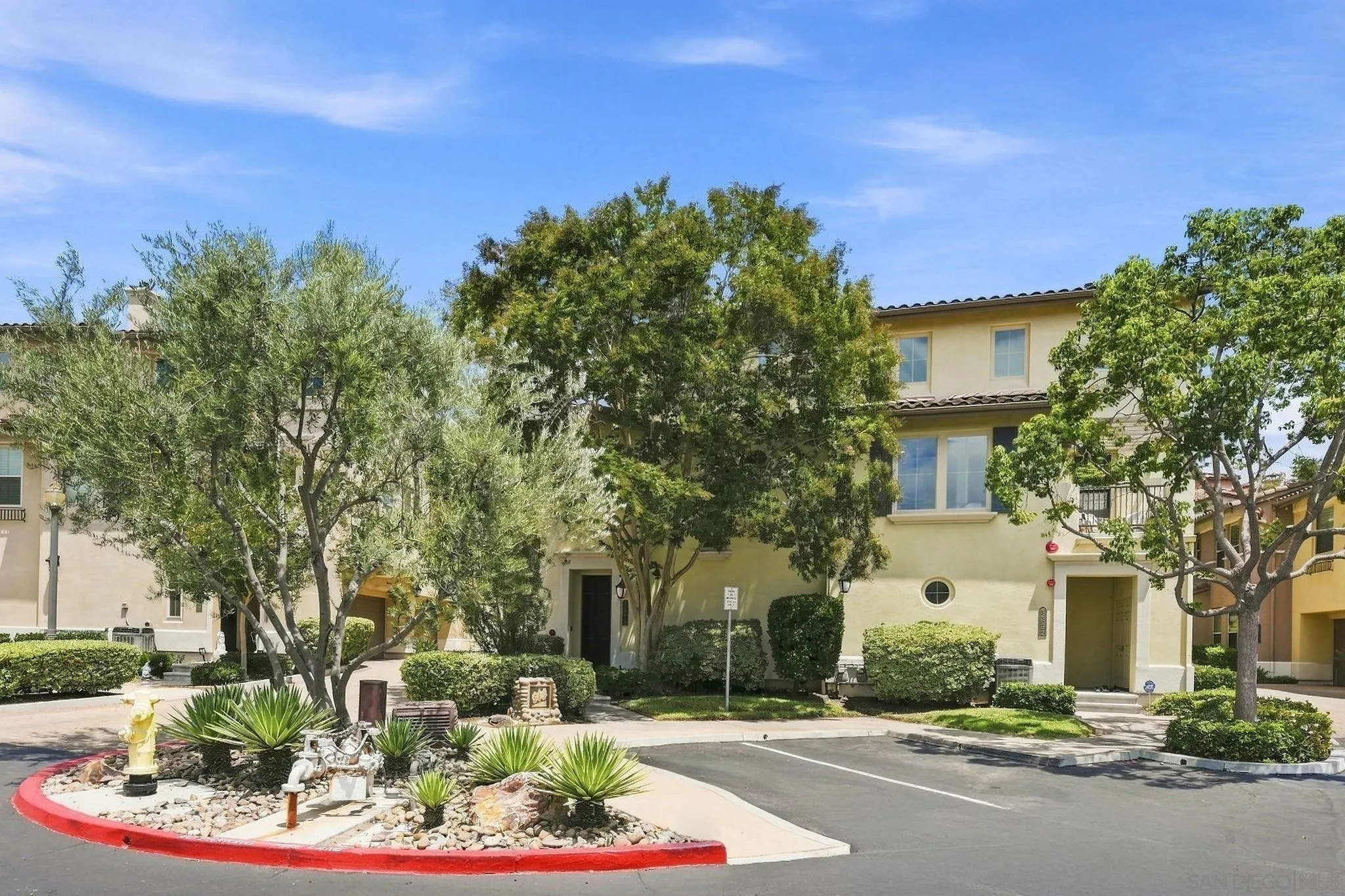 Photo #2: 260020040 Listing: Photo #2