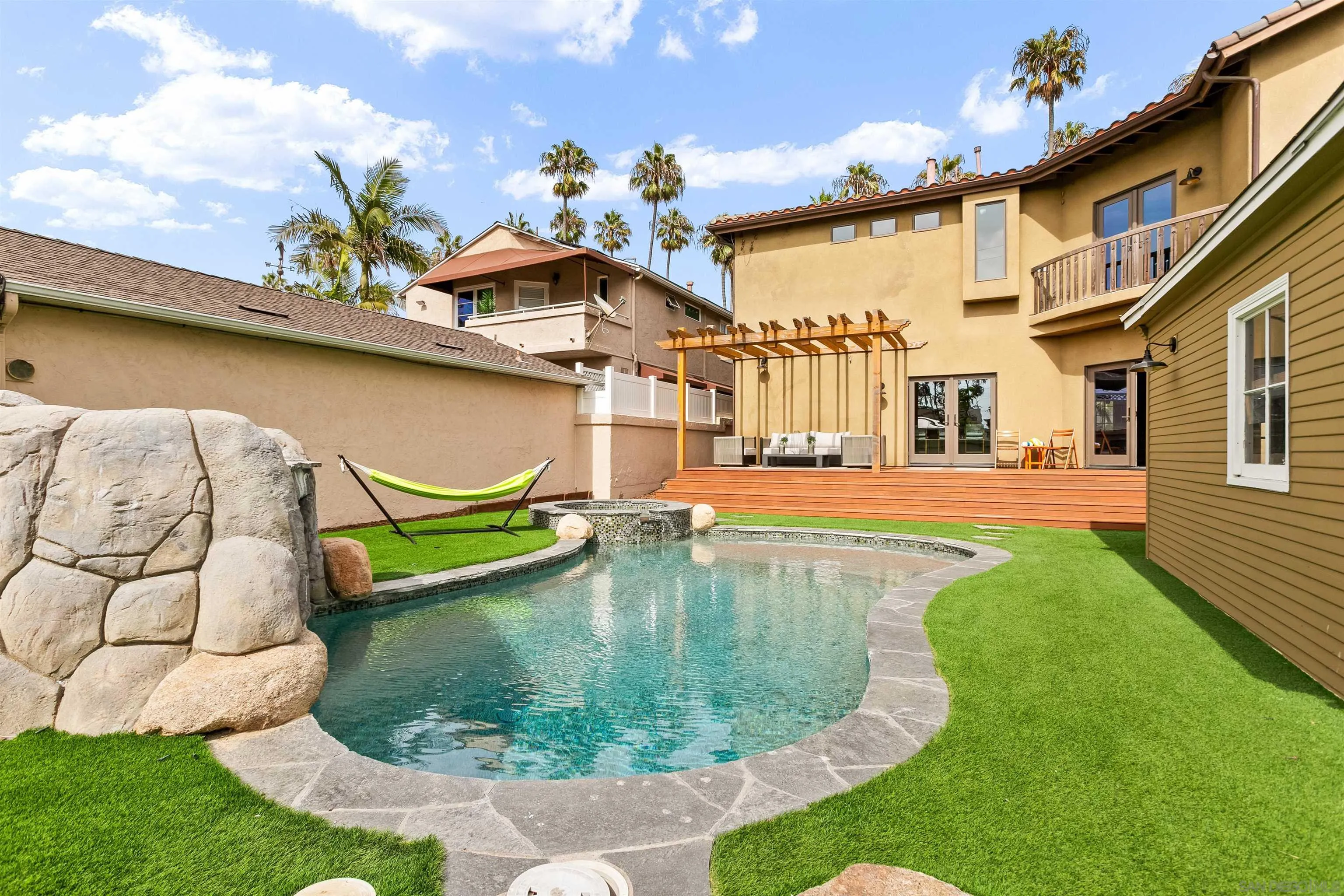 https://cdn.realtyfeed.com/cdn/127/260020041/37aa2cde9975d06c976c3963efd7f783.webp
