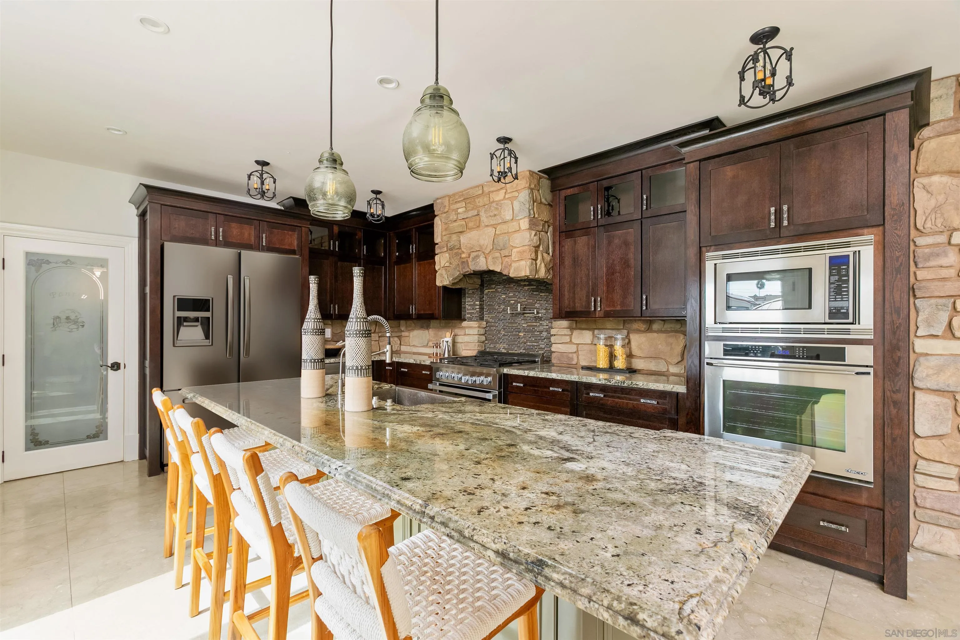 https://cdn.realtyfeed.com/cdn/127/260020041/a5161d9864bb3a28729c2a169be25632.webp