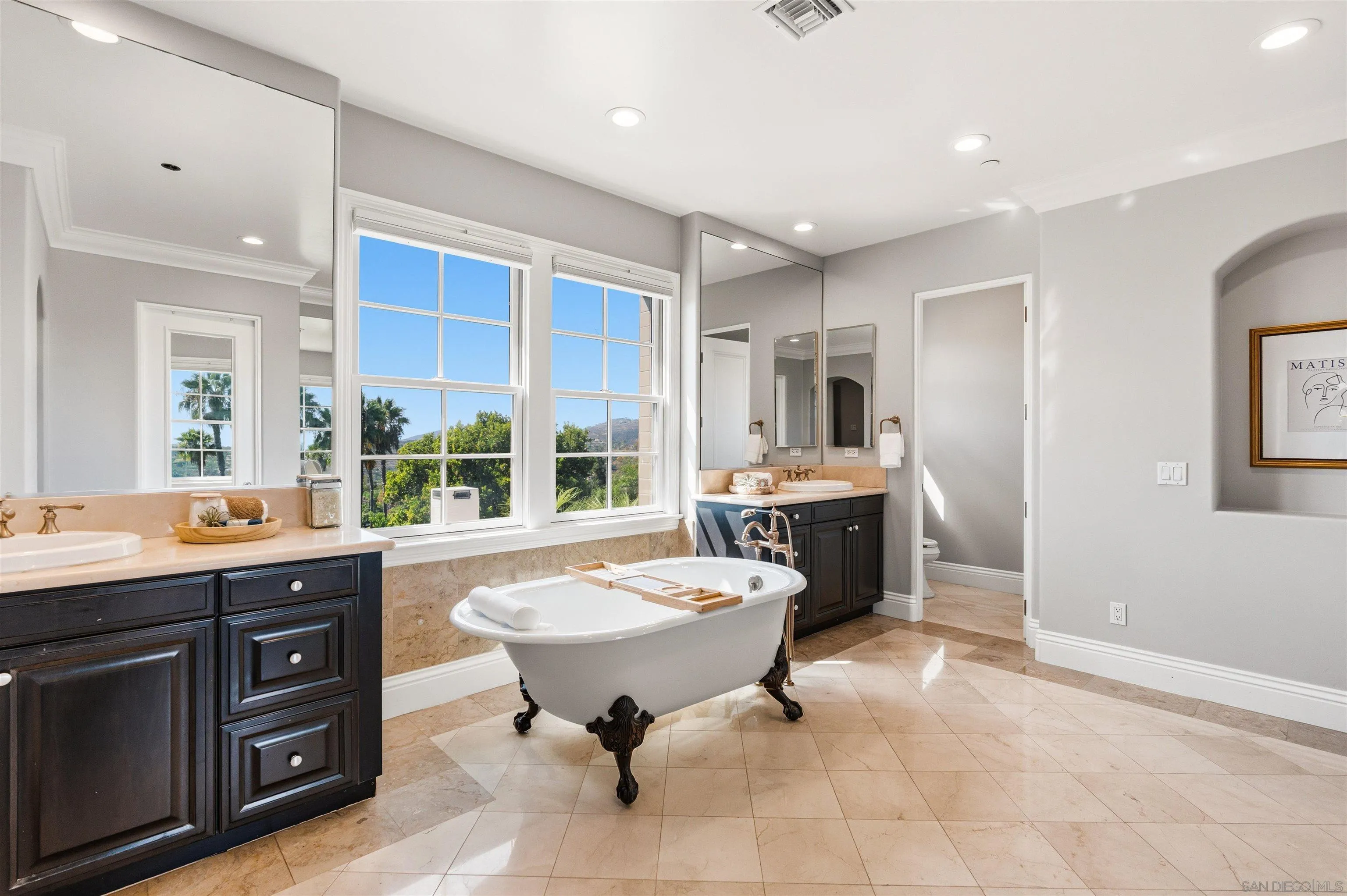 https://cdn.realtyfeed.com/cdn/127/260020042/9def13f9eddc20cd8419547a2aa41387.webp