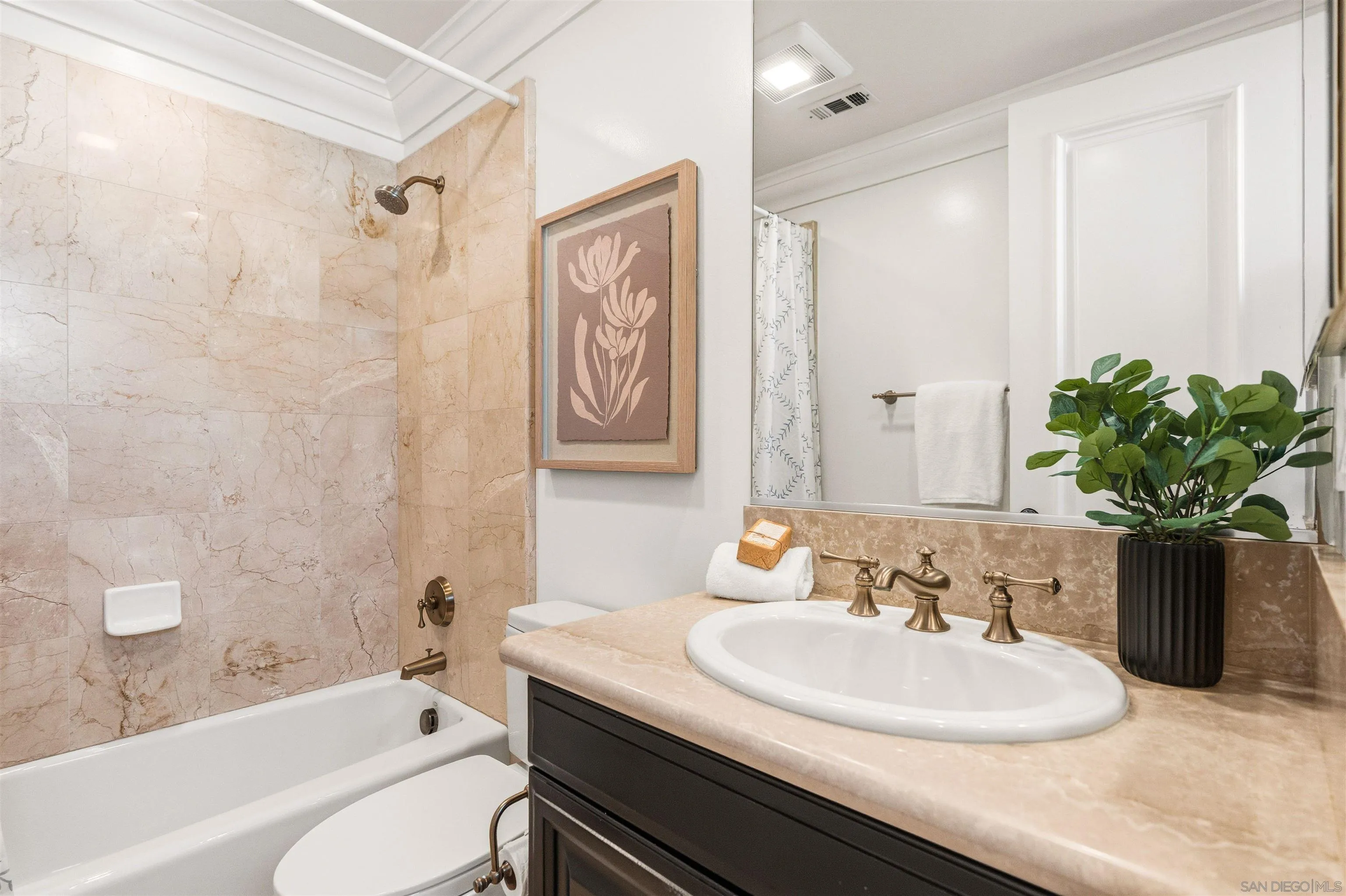 https://cdn.realtyfeed.com/cdn/127/260020042/e79c41078cf7a6deaa47f75edb0bc3f7.webp