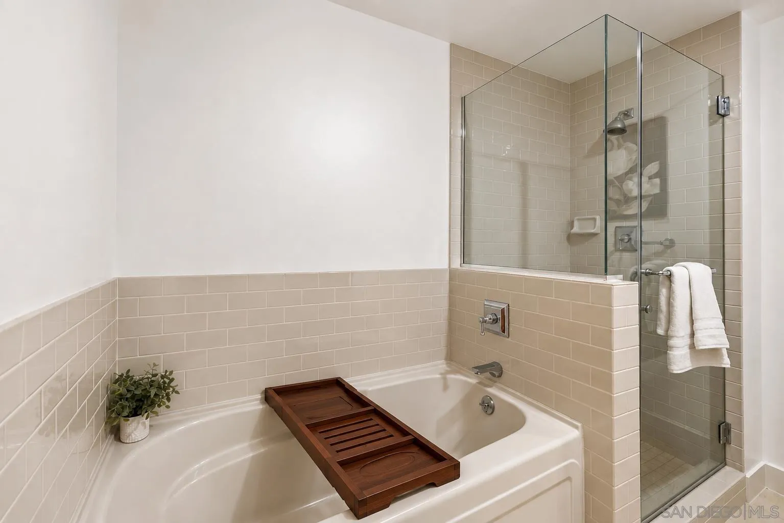 https://cdn.realtyfeed.com/cdn/127/260020049/dd18f8517a3db4062c009ff5c3df0e21.webp