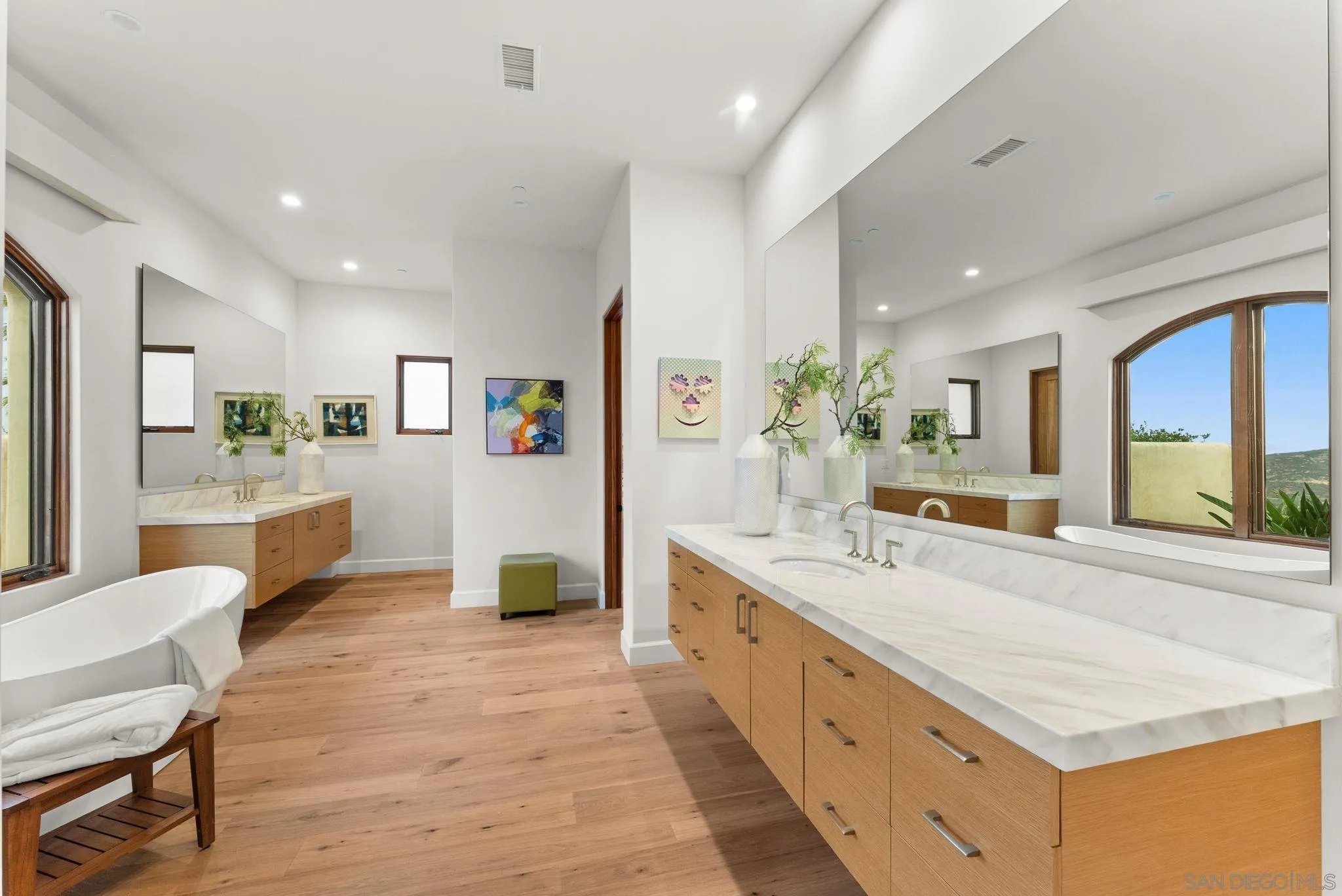 https://cdn.realtyfeed.com/cdn/127/260020051/03c9aafd601ed8a4bcadb377c70b9008.webp