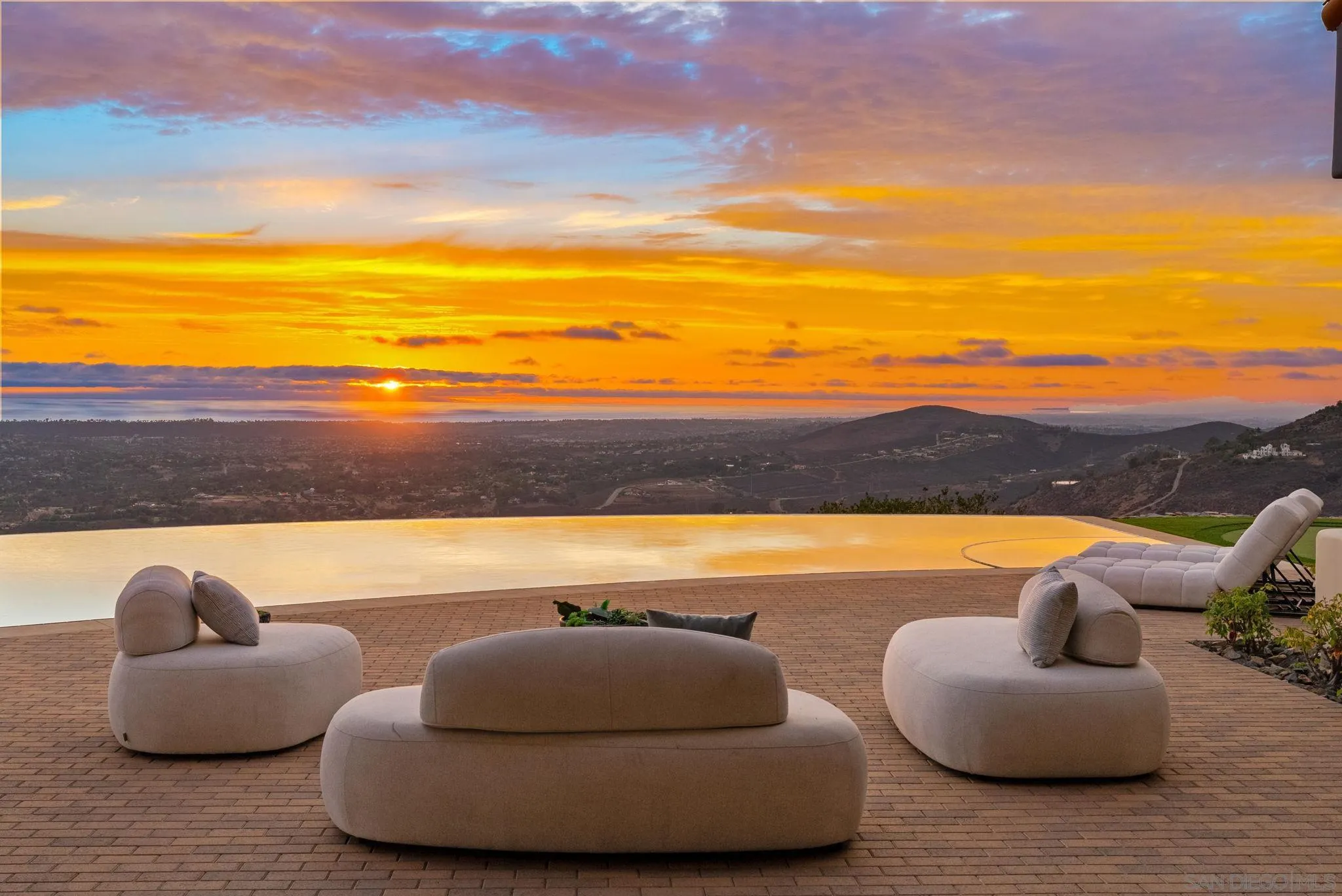 https://cdn.realtyfeed.com/cdn/127/260020051/16f8c2a1b0205b657416df316a19ce02.webp