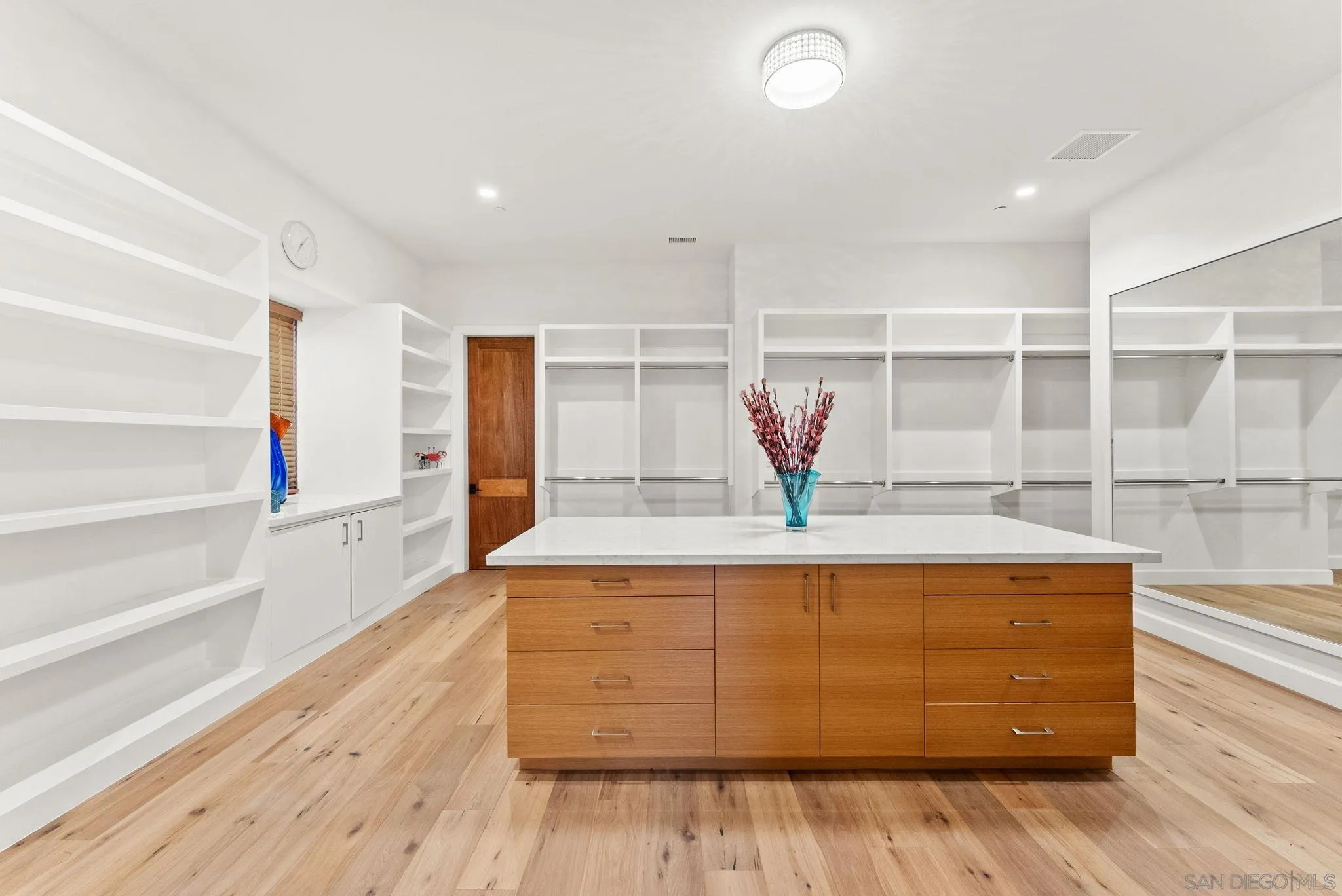 https://cdn.realtyfeed.com/cdn/127/260020051/a405b40ff87c3aae83b44696d1d04e5d.webp