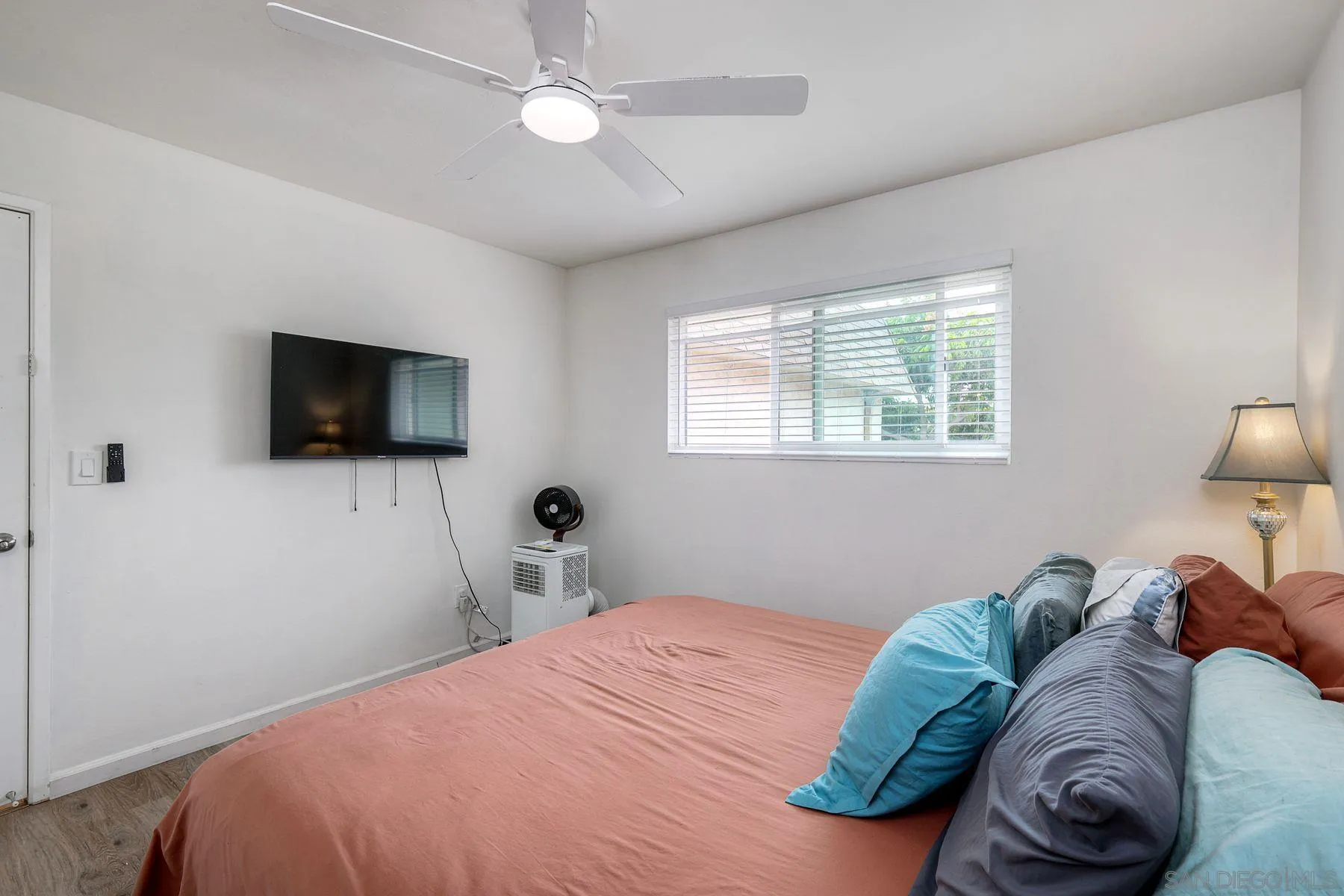 https://cdn.realtyfeed.com/cdn/127/260020052/6a0ed754df01d556f6f5f06b4df91860.webp