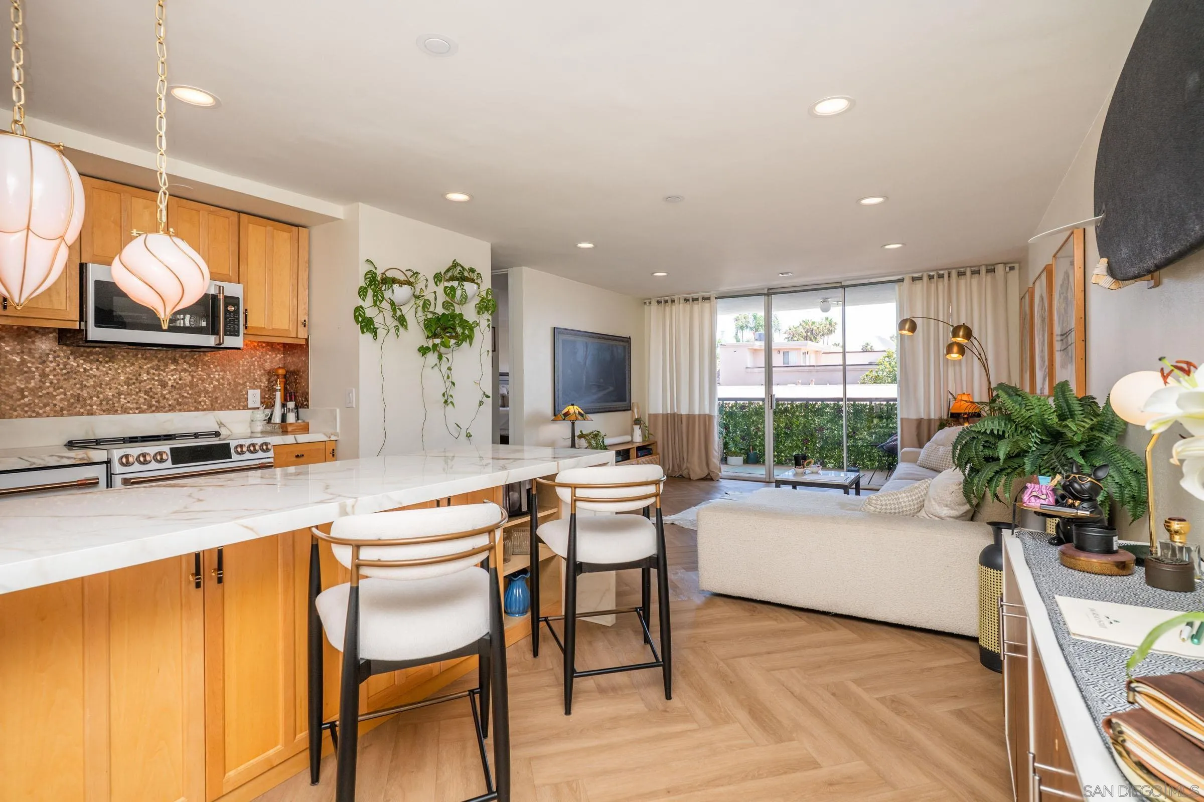 https://cdn.realtyfeed.com/cdn/127/260020056/8cb034d8f0e1dce908ee66c2c8c1d9b6.webp