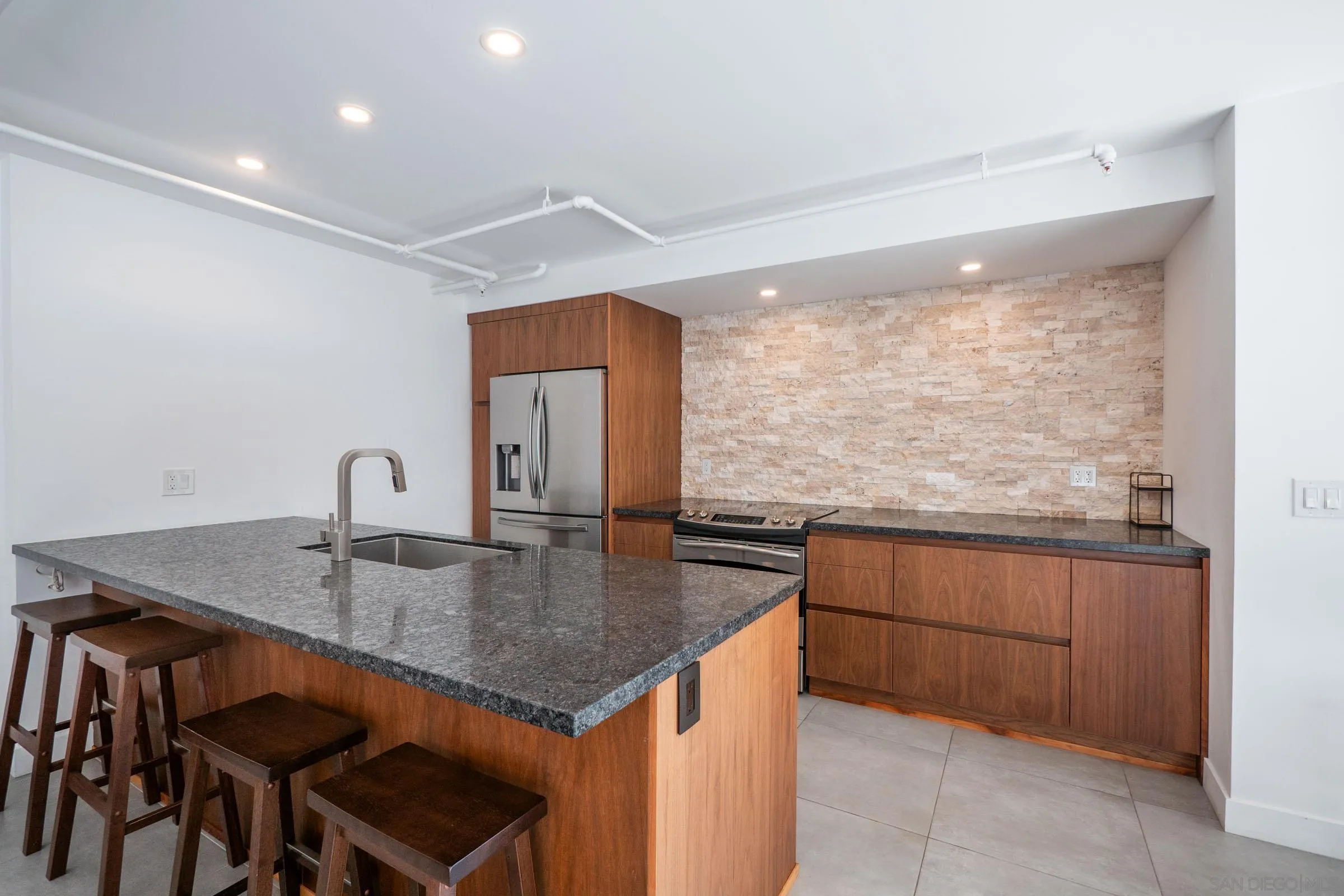 https://cdn.realtyfeed.com/cdn/127/260020056/8e13500aa71bbe3af8acc3f54ff3e6d6.webp
