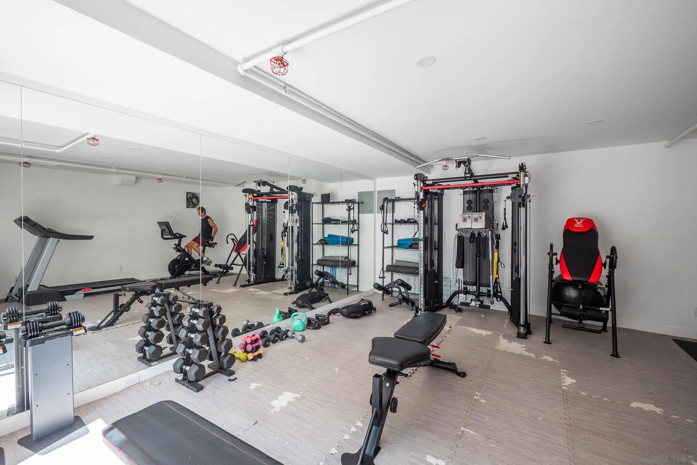 https://cdn.realtyfeed.com/cdn/127/260020056/b1fa1c062d2b62c5ba97ec185966f8b0.webp