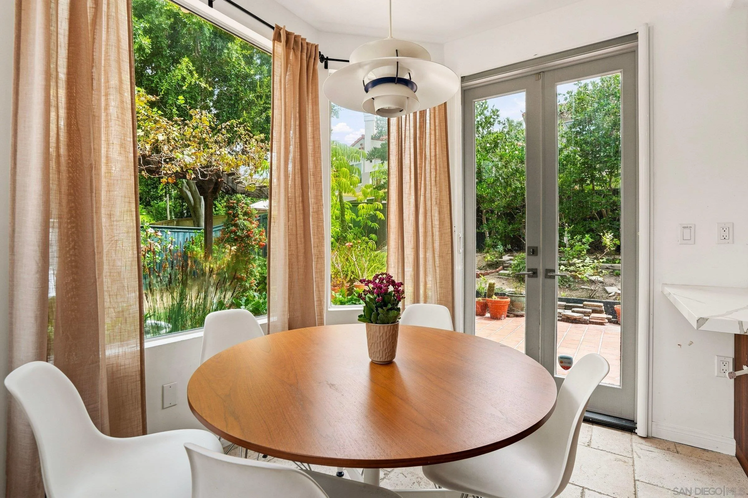 https://cdn.realtyfeed.com/cdn/127/260020059/5ae3a3210ca282aa342648136da6fead.webp