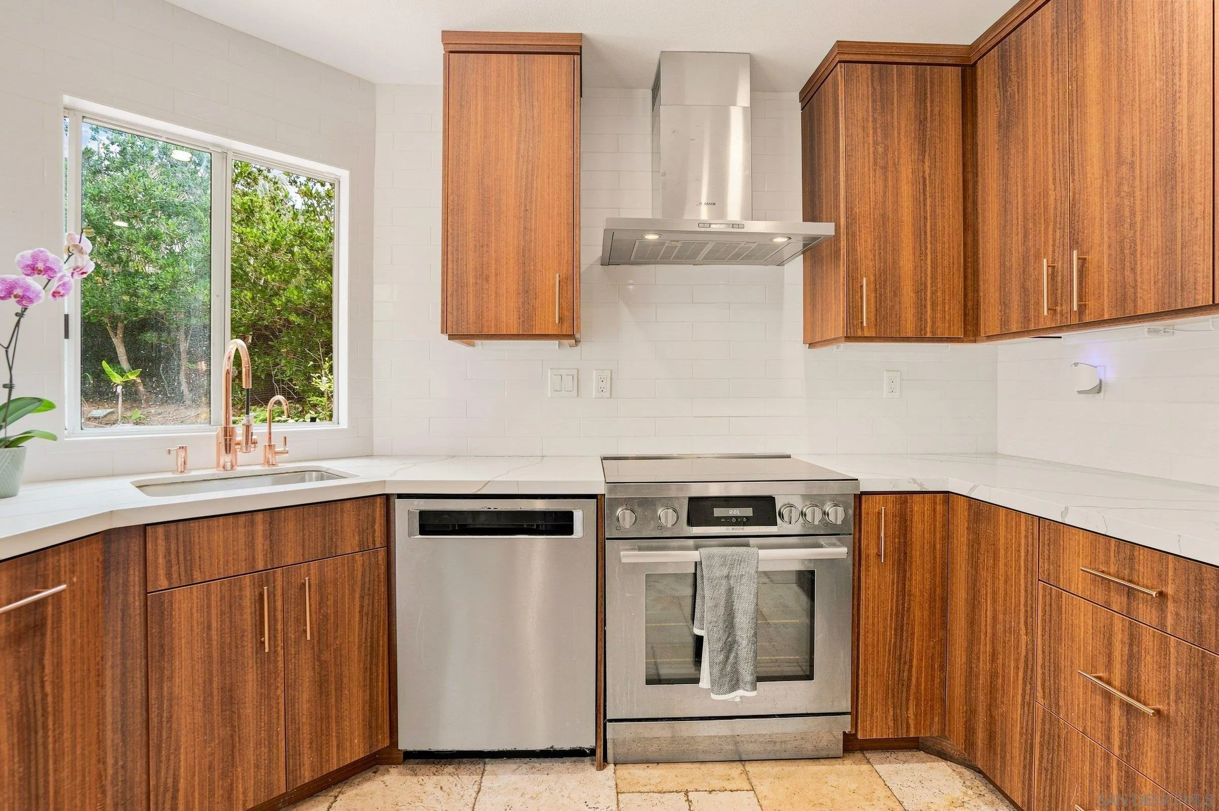 https://cdn.realtyfeed.com/cdn/127/260020059/74701b91fdb1aad7563c989f260f319f.webp