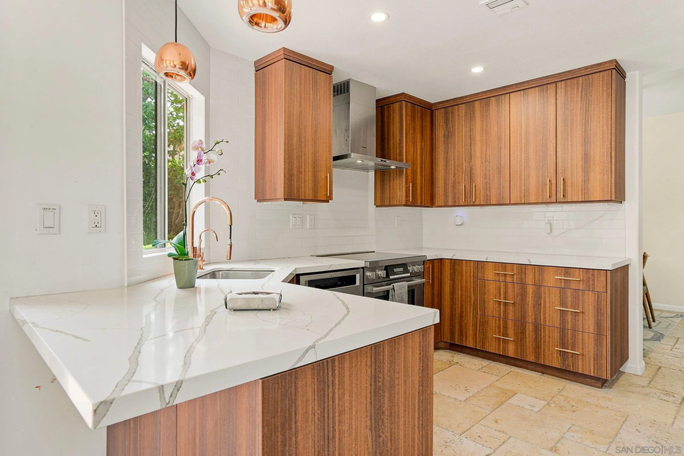 https://cdn.realtyfeed.com/cdn/127/260020059/879a54606572580914842491ea381bee.webp