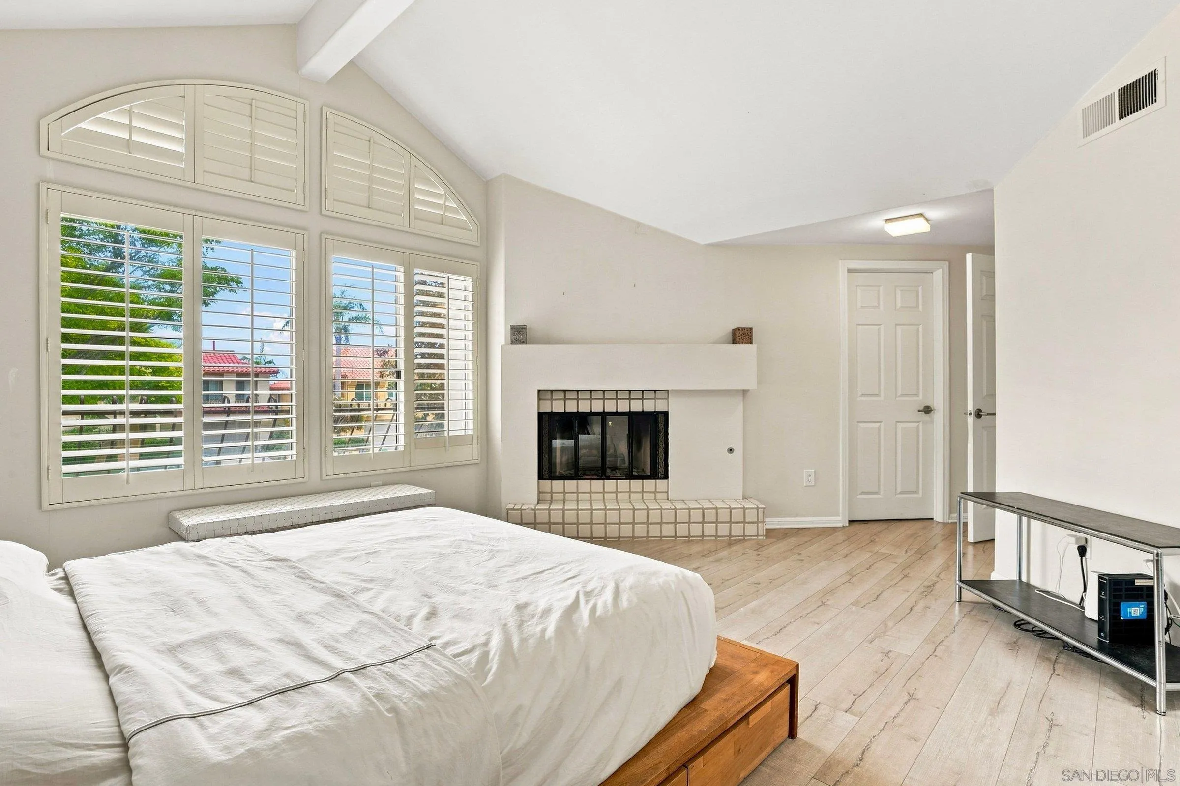 https://cdn.realtyfeed.com/cdn/127/260020059/d7c09f083fa2cbdb21539a9bdf89fe0d.webp