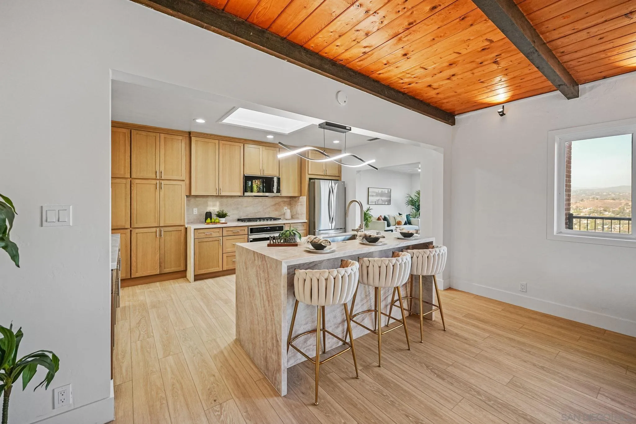 https://cdn.realtyfeed.com/cdn/127/260020062/5d4fa294fd2e304ba54b3073d34c96ba.webp
