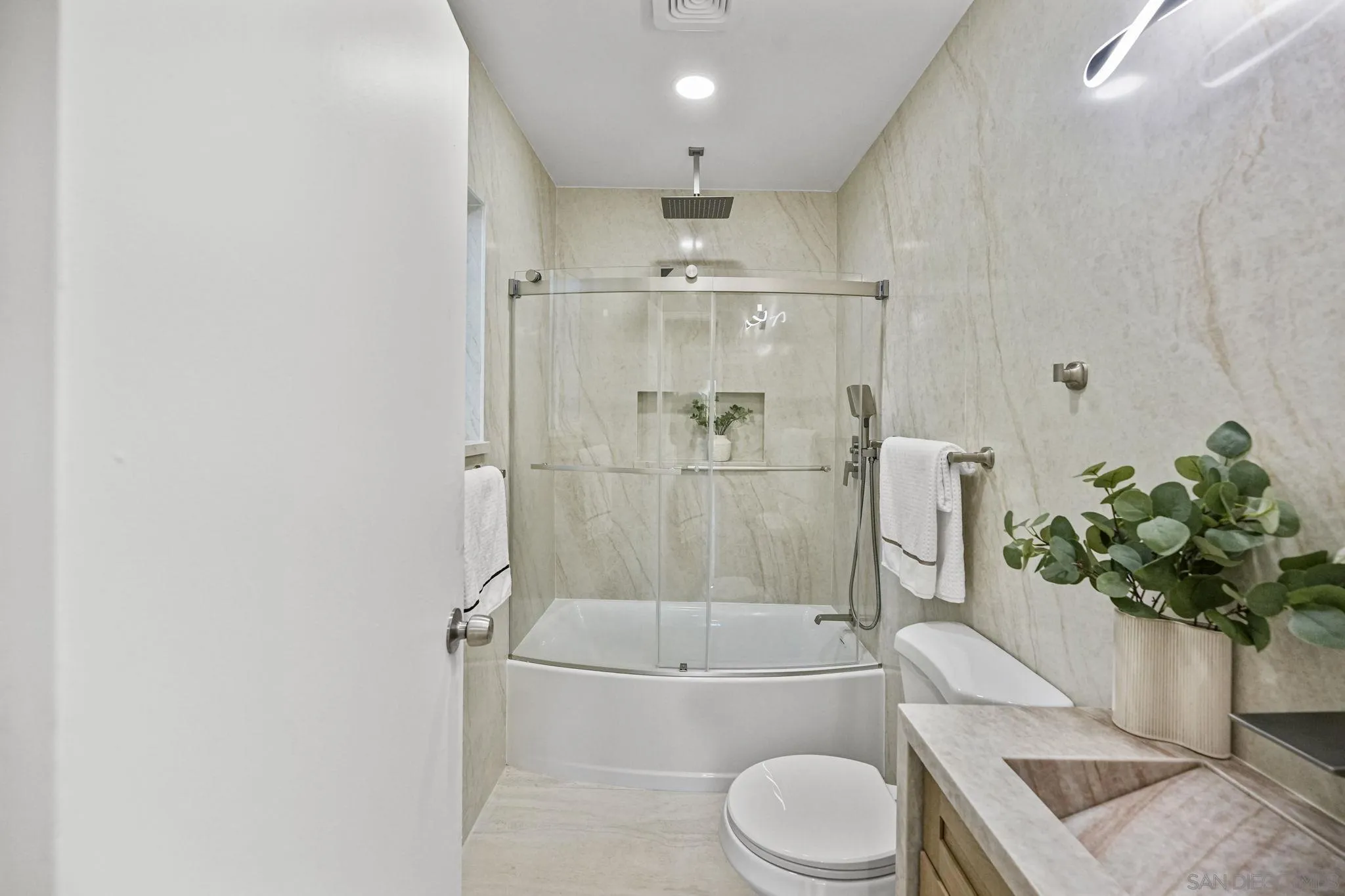 https://cdn.realtyfeed.com/cdn/127/260020062/64d2c709f880a1c8562ff77438d46e60.webp