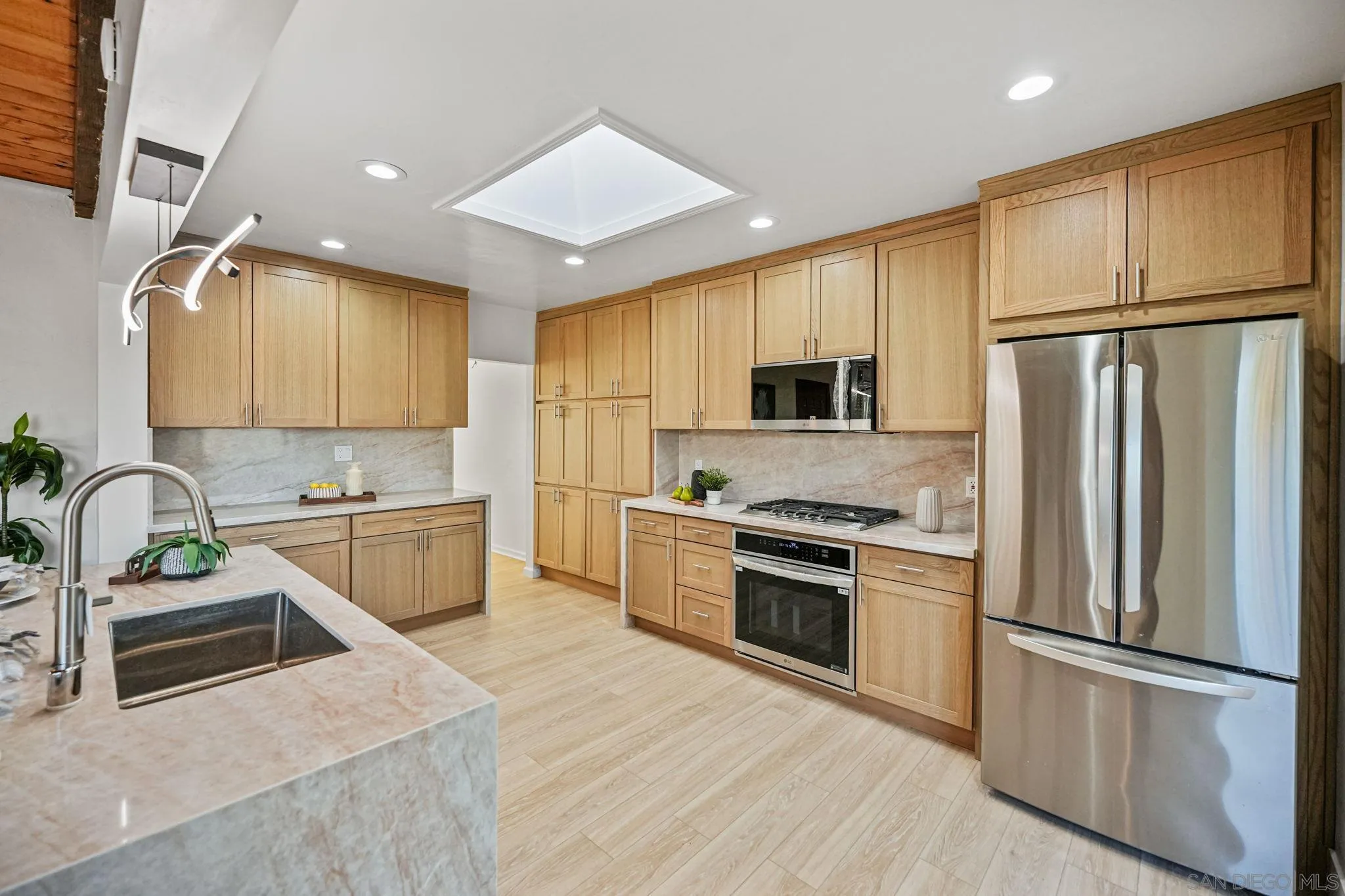 https://cdn.realtyfeed.com/cdn/127/260020062/666fe99070fd5a71d22948bebc68237c.webp
