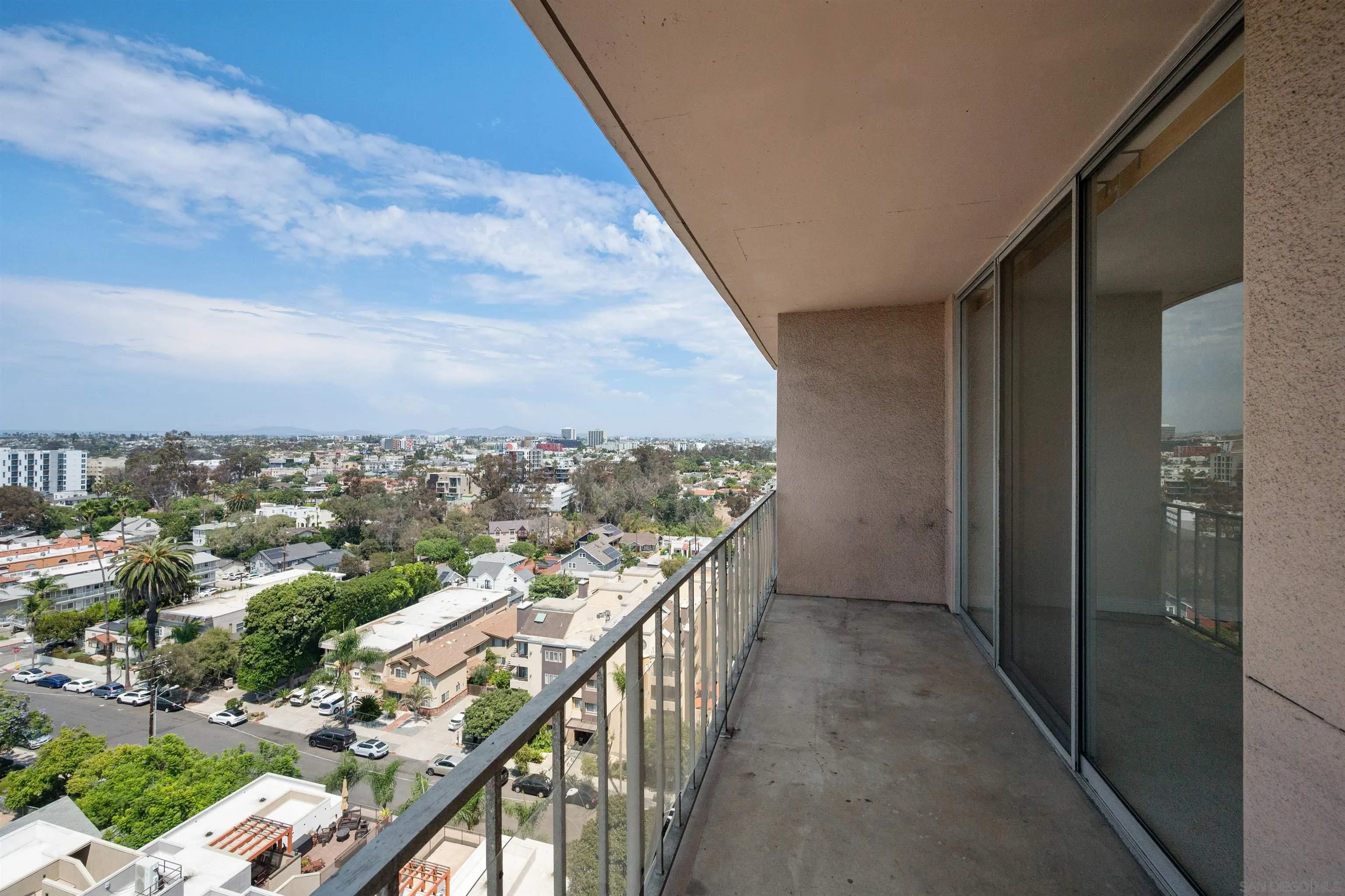 https://cdn.realtyfeed.com/cdn/127/260020069/30f9bc5b139688da743f47fae7dfac47.webp