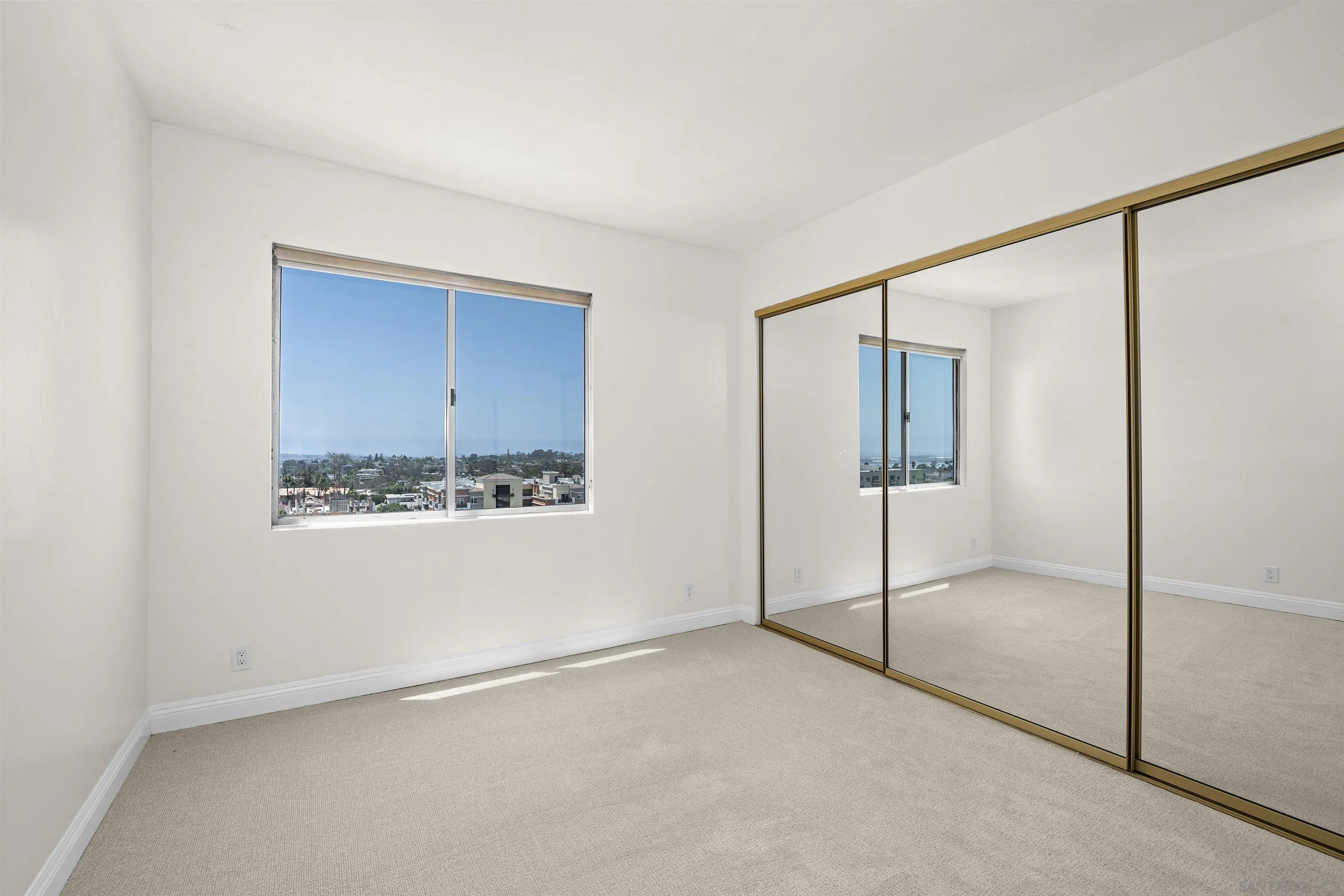 https://cdn.realtyfeed.com/cdn/127/260020069/90567bd1db2df52ec1495e3ddec516d3.webp