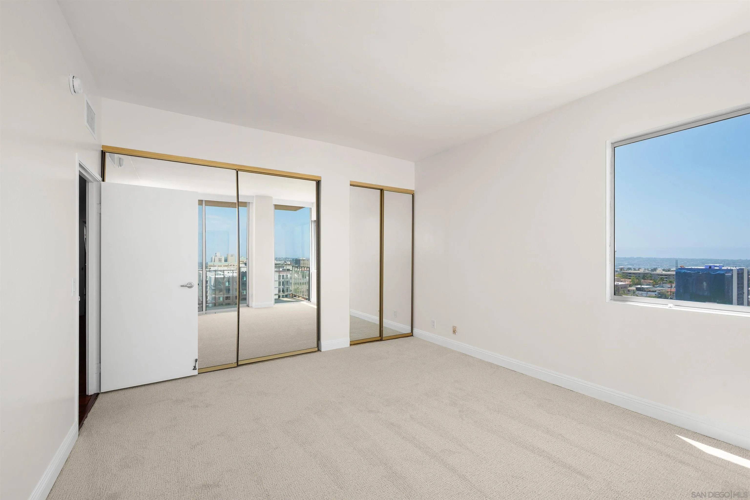 https://cdn.realtyfeed.com/cdn/127/260020069/e27d7d317b23f68904bec01ed7f7cd16.webp
