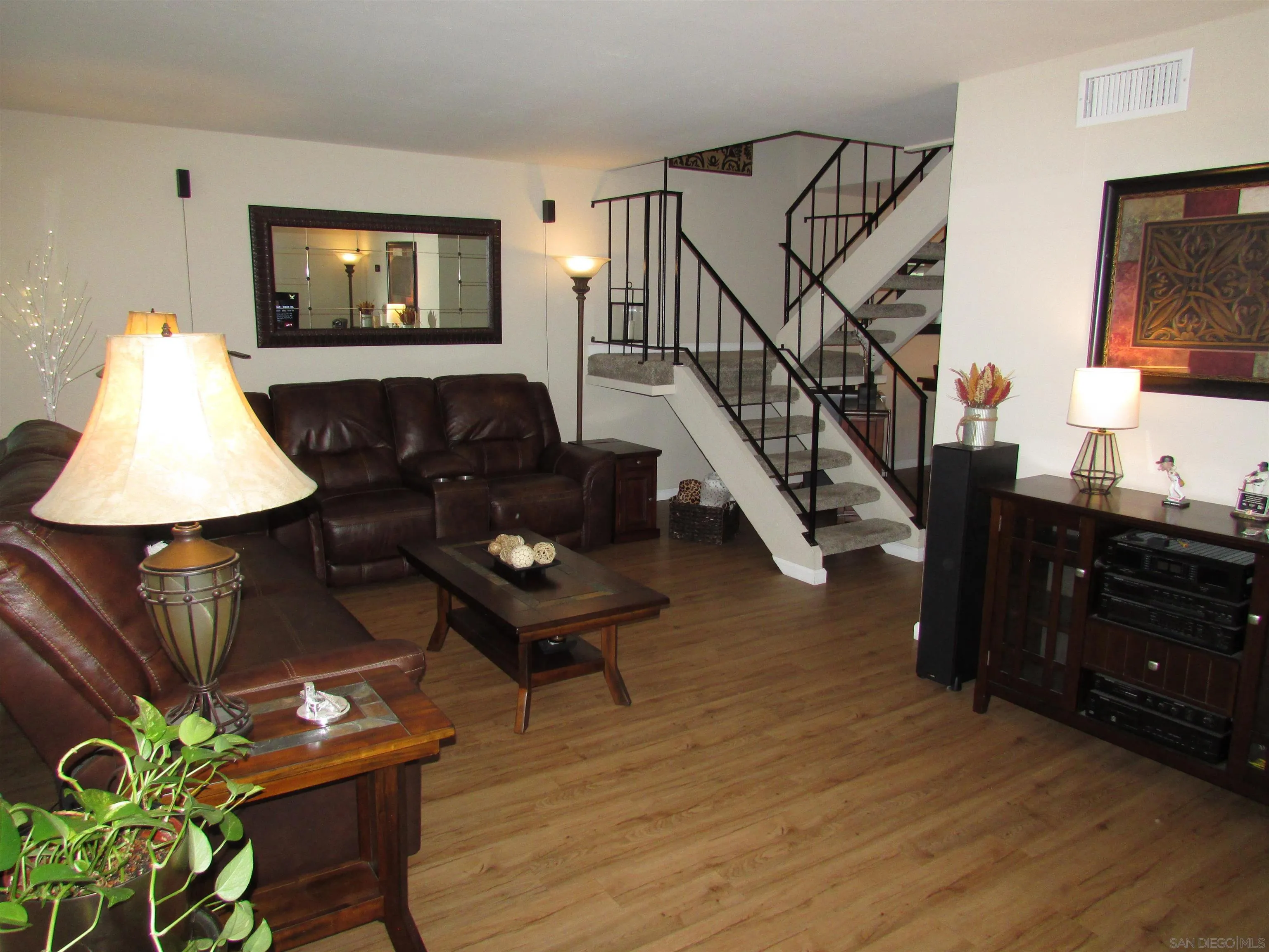 https://cdn.realtyfeed.com/cdn/127/260020070/119af706ad8d0e7625d36edd1a7d5823.webp
