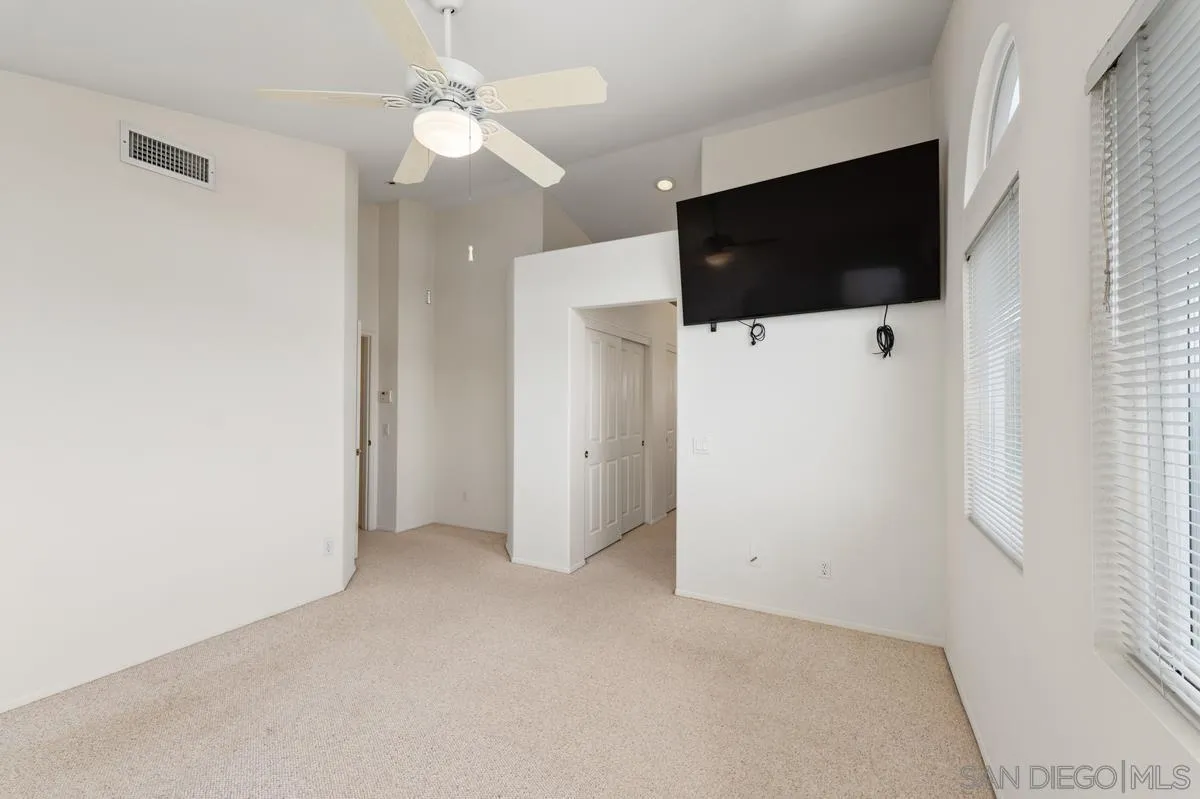 https://cdn.realtyfeed.com/cdn/127/260020082/947d0f59cd2e7bd10aea326dd25aec0c.webp