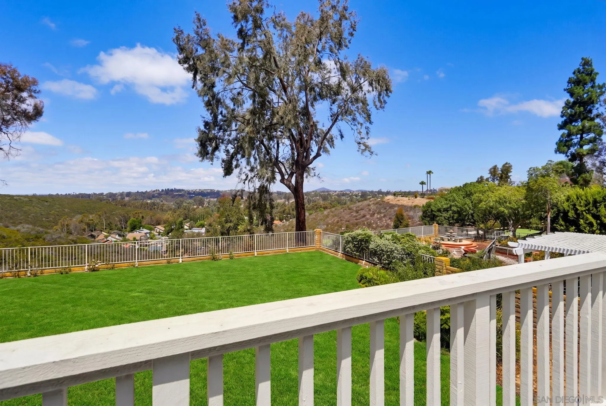 https://cdn.realtyfeed.com/cdn/127/260020109/2ce3d69c3a74fdd21ade222da32fbd28.webp