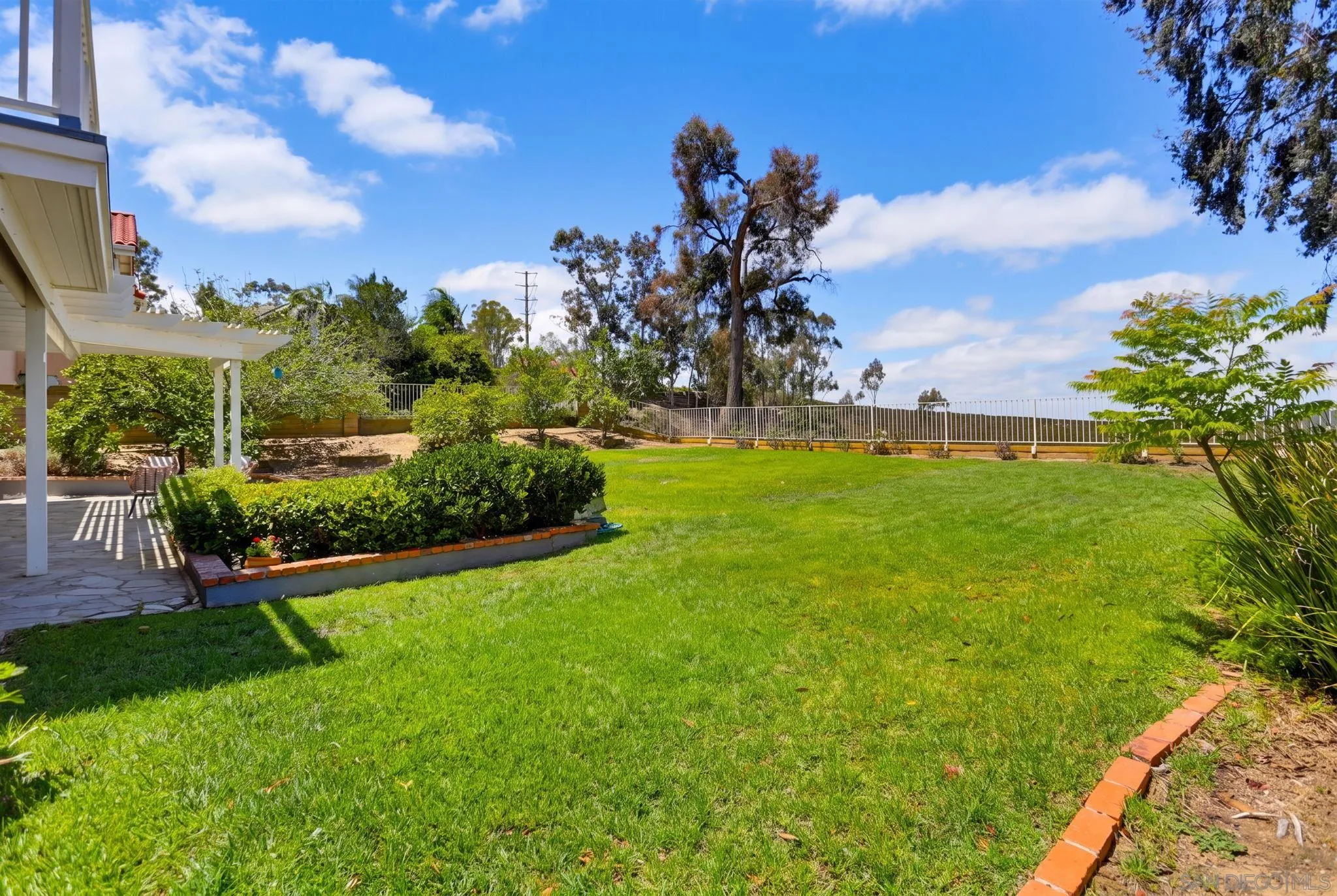 https://cdn.realtyfeed.com/cdn/127/260020109/2e7236afcb247fc9ff0a81cc819106b3.webp