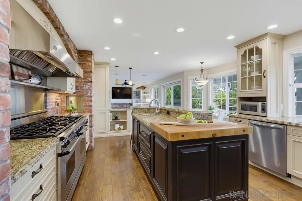 https://cdn.realtyfeed.com/cdn/127/260020109/c0da5f23e9c6d5064a1da93b137e0700.webp