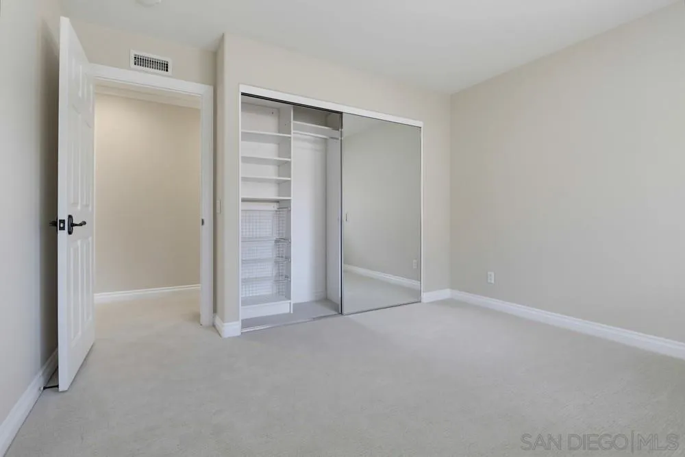 https://cdn.realtyfeed.com/cdn/127/260020109/fc38f195c839707bbe360b4d6351c7df.webp