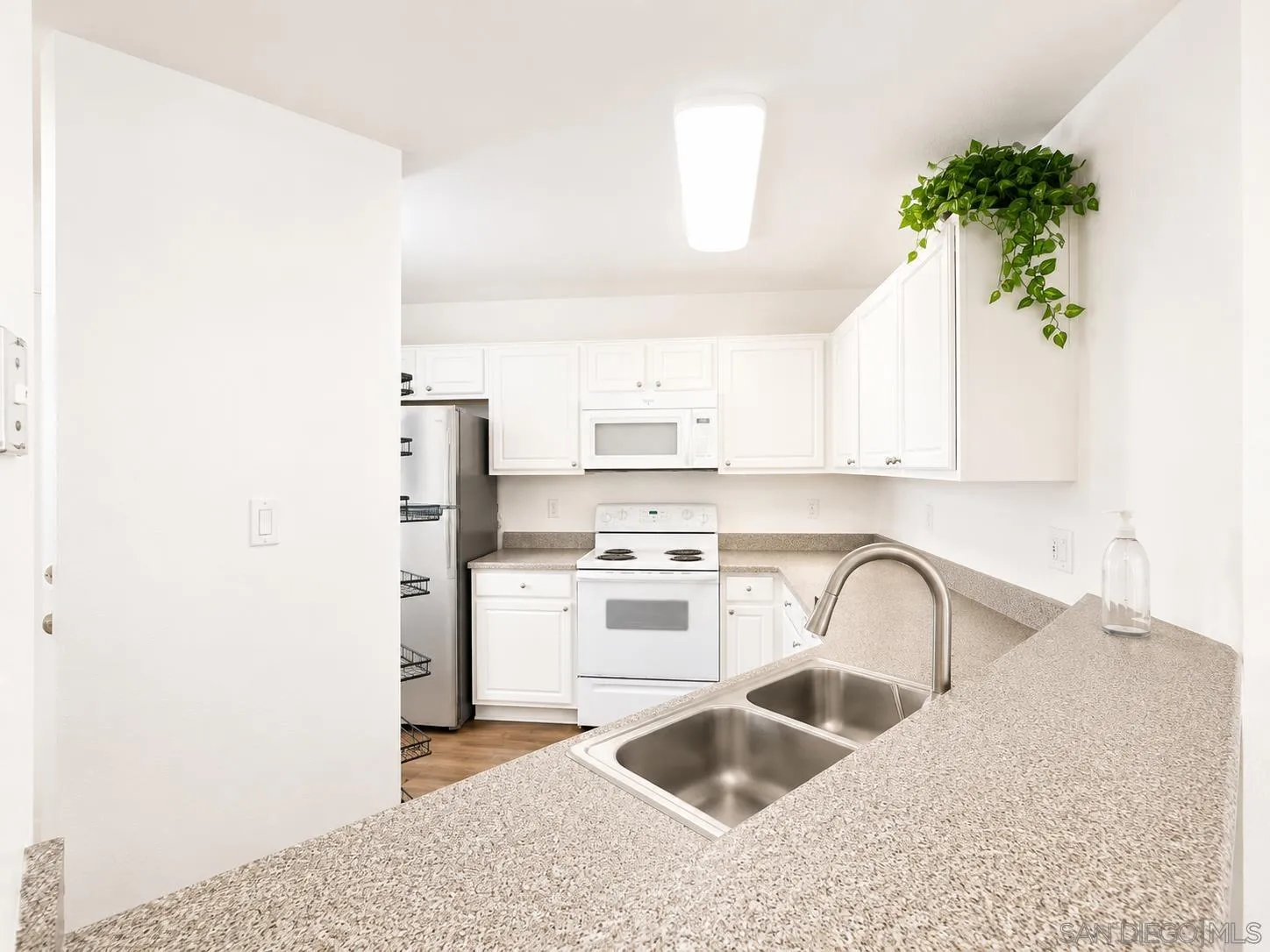 https://cdn.realtyfeed.com/cdn/127/260020110/7817d518d3edaddc177d5183b8c1bd00.webp