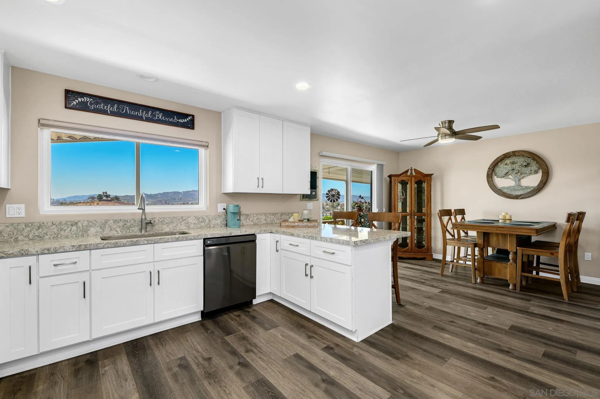 https://cdn.realtyfeed.com/cdn/127/260020113/29db6670f0751d7b3bfb0071d3c702f5.webp