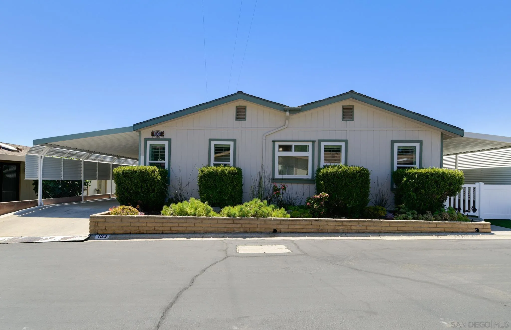 https://cdn.realtyfeed.com/cdn/127/260020113/836efc2a0ff83b747e29e0982bf2f3c4.webp