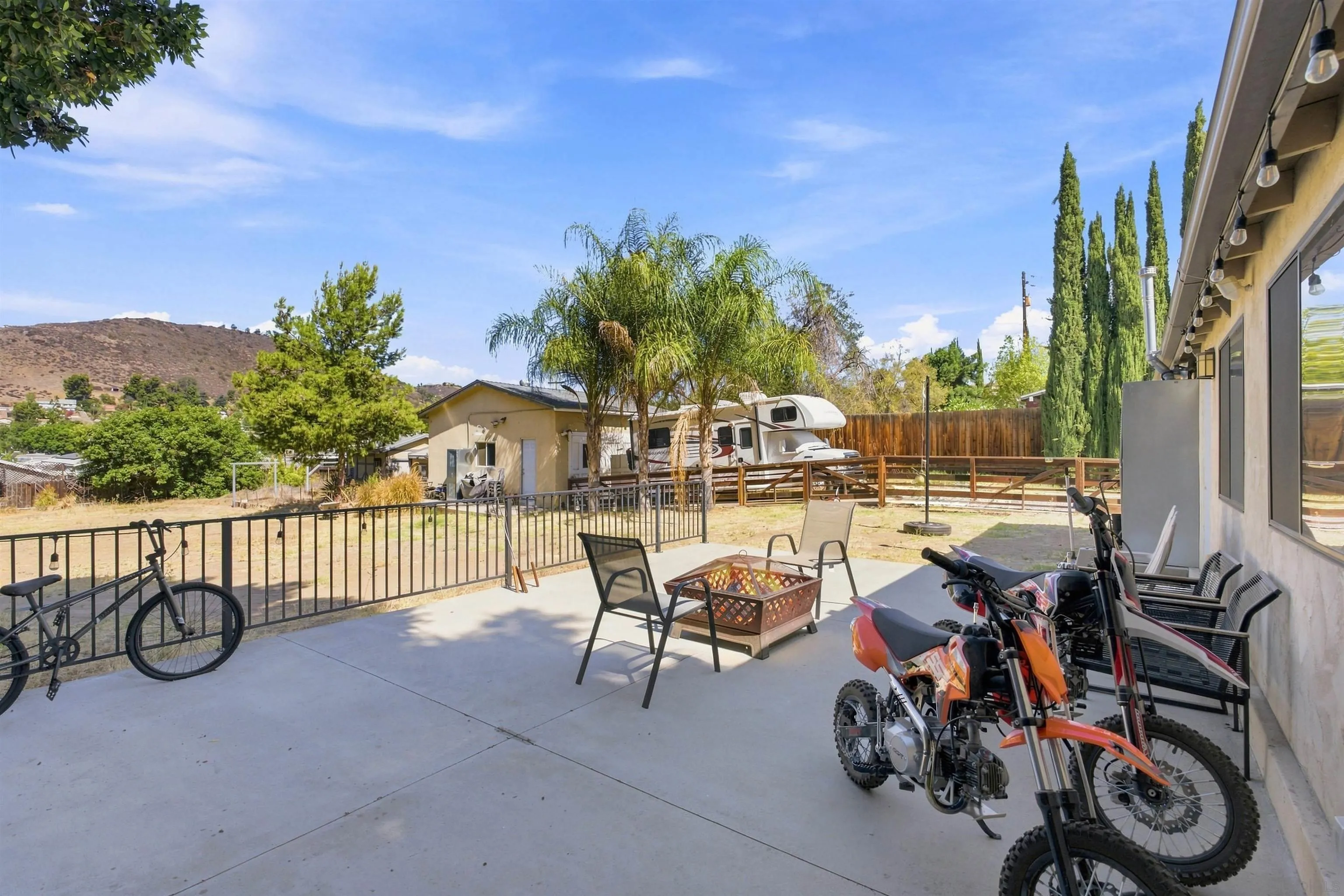 https://cdn.realtyfeed.com/cdn/127/260020115/47c69c9d4f45894f9634e61ebe987138.webp