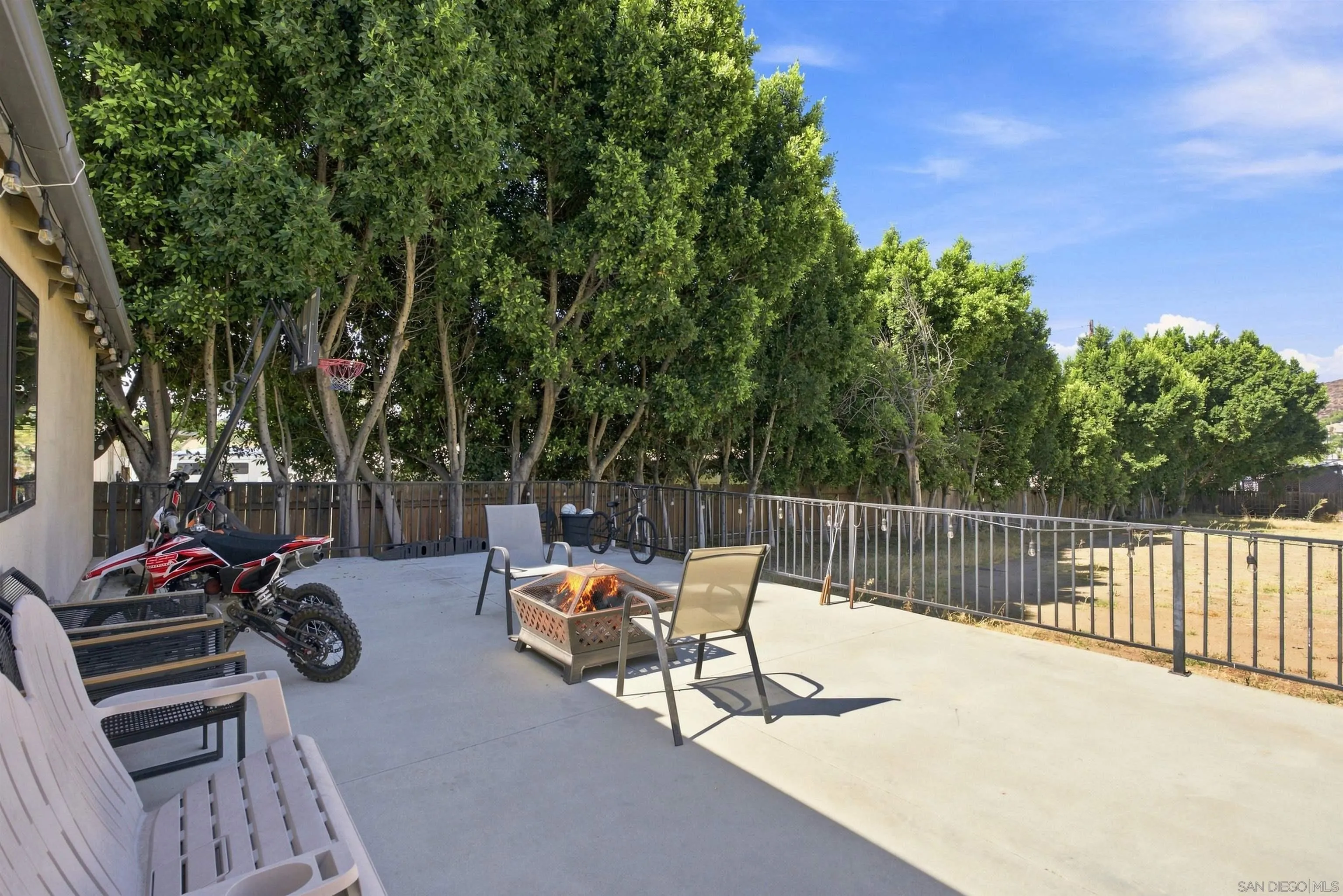 https://cdn.realtyfeed.com/cdn/127/260020115/c13fd7a6ec3fc4d05a285be68e6b1269.webp