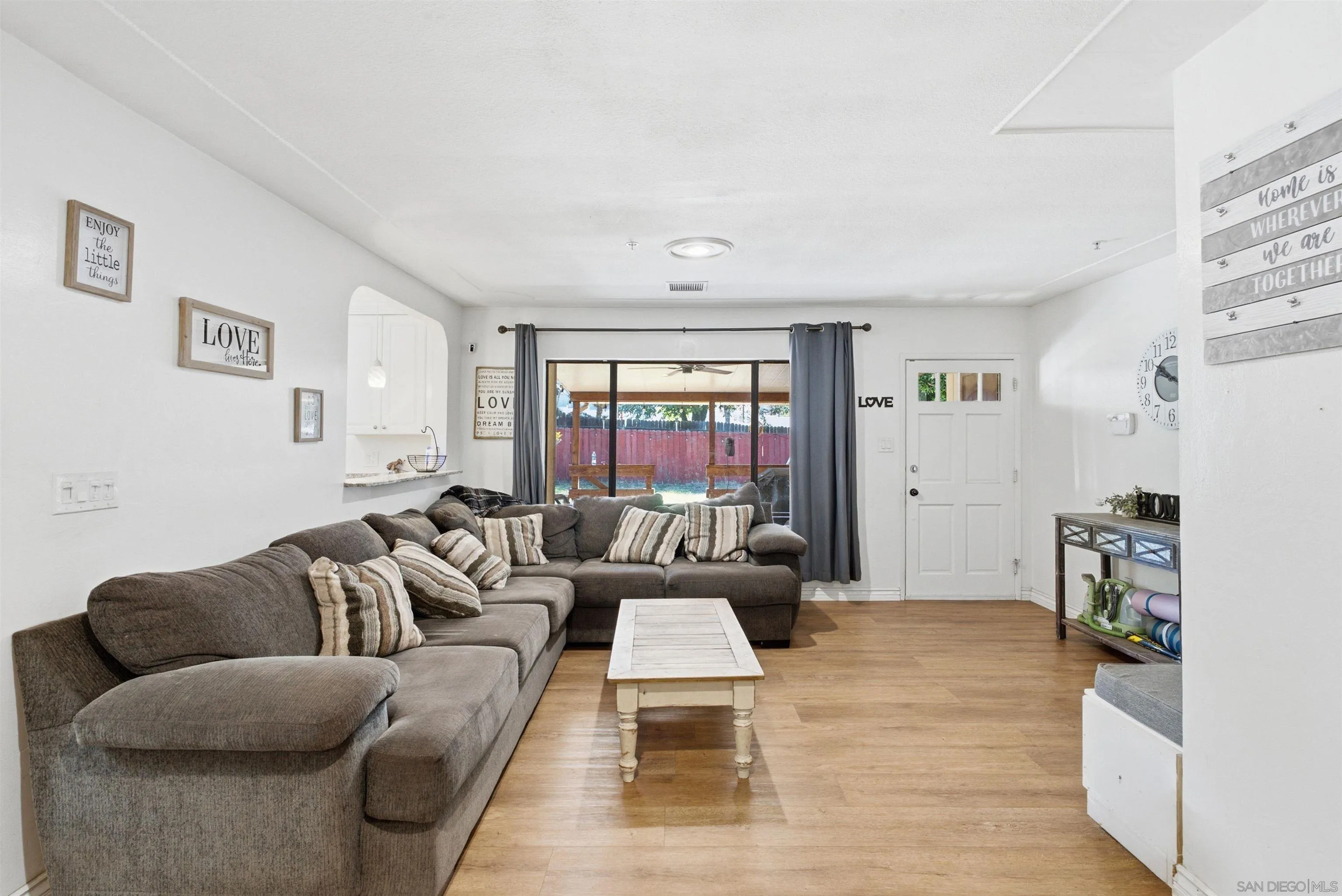https://cdn.realtyfeed.com/cdn/127/260020115/d8edf96b23fb6f1acab93f7a461bd28e.webp